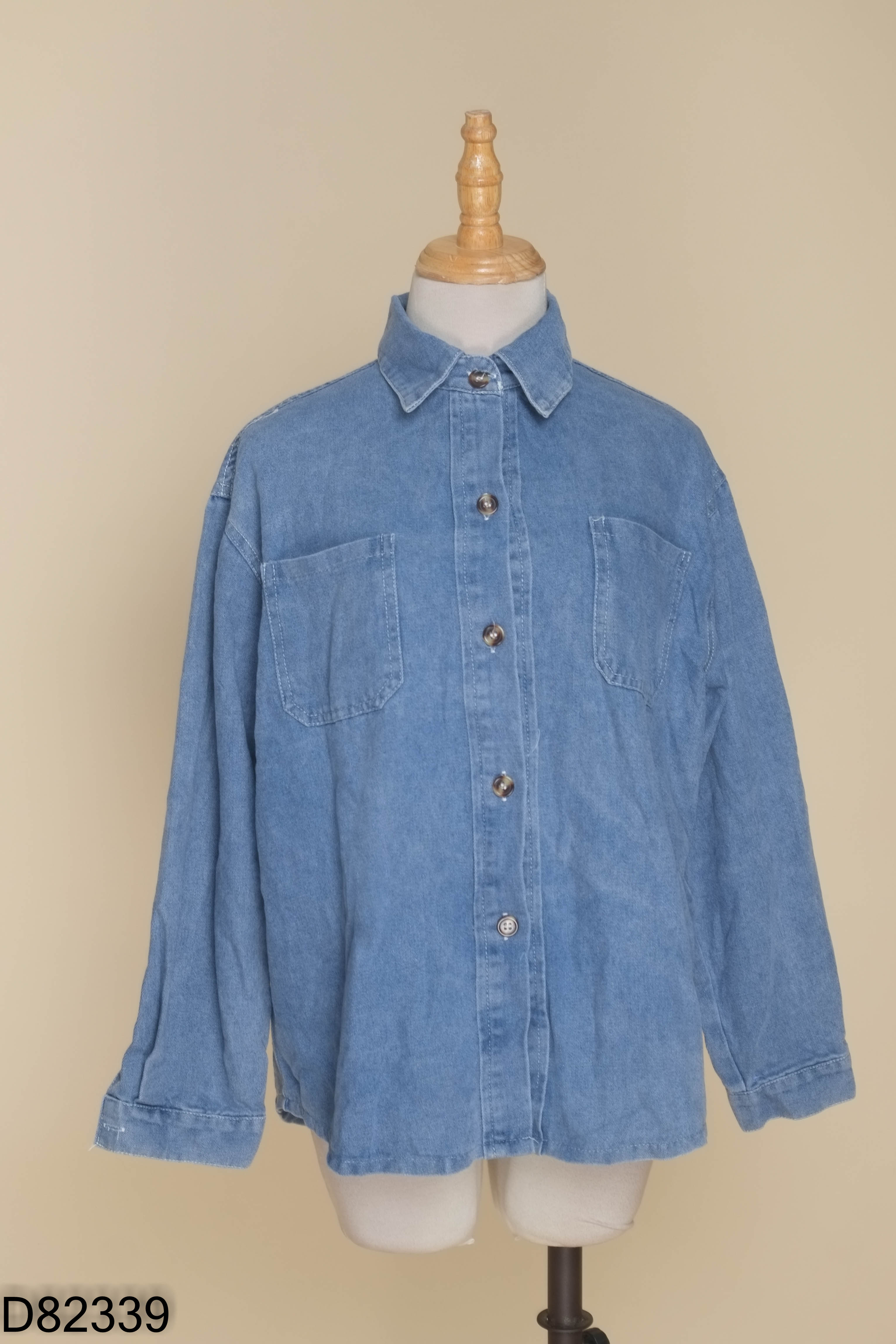 Áo jeans xanh vải mềm in chữ sau