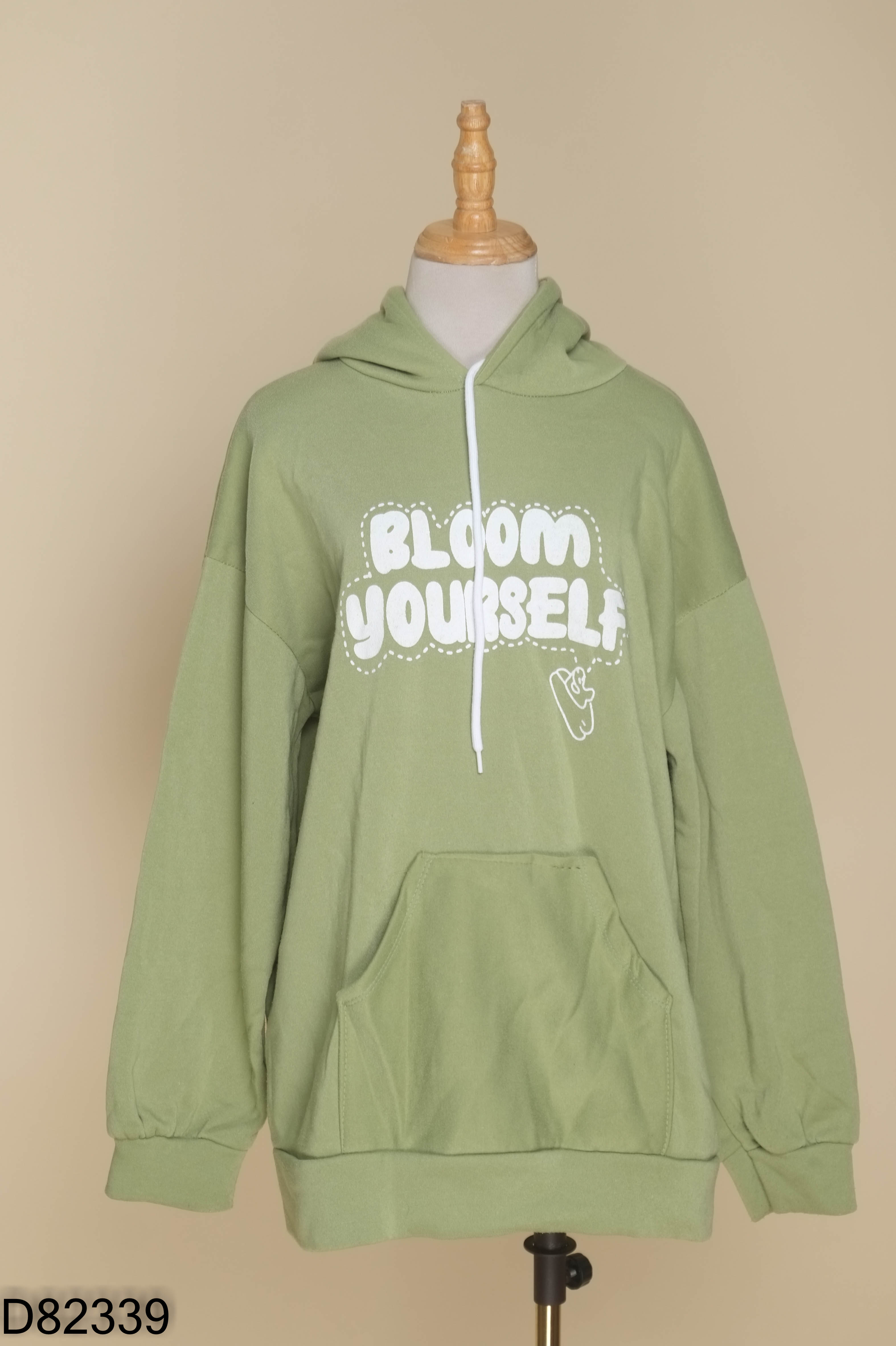 Áo hoodie xanh họa tiết chữ