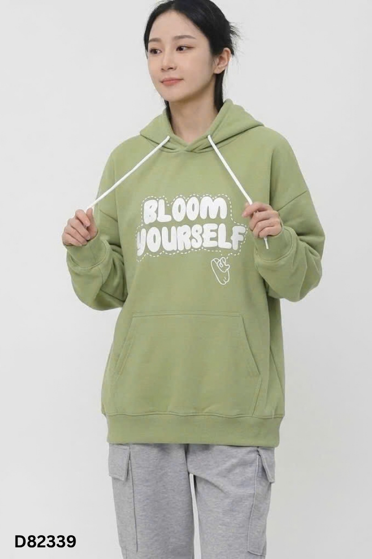 Áo hoodie xanh họa tiết chữ