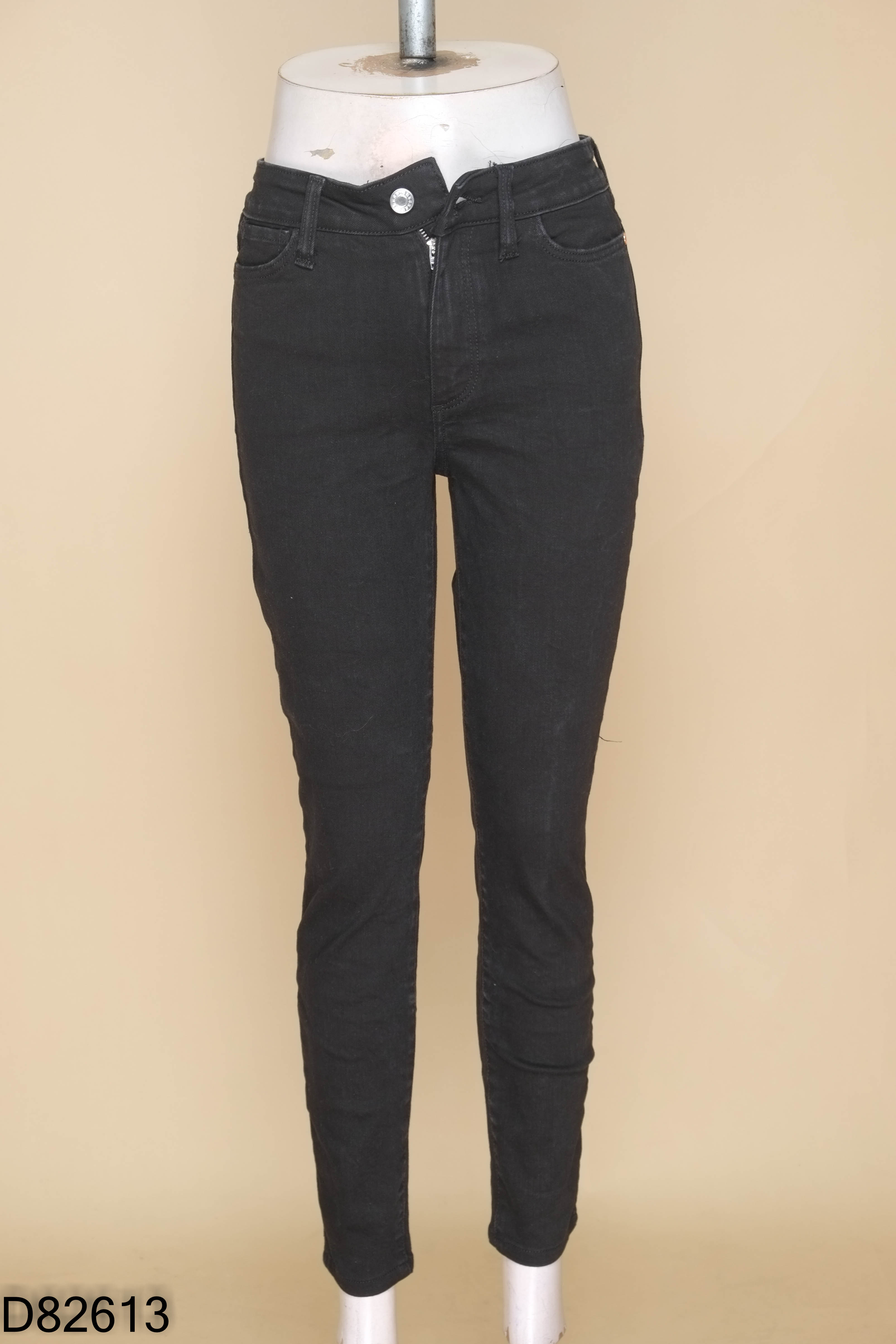 Quần jeans MANGO đen trơn