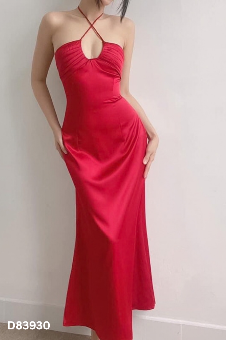 Váy lụa đỏ buộc cổ