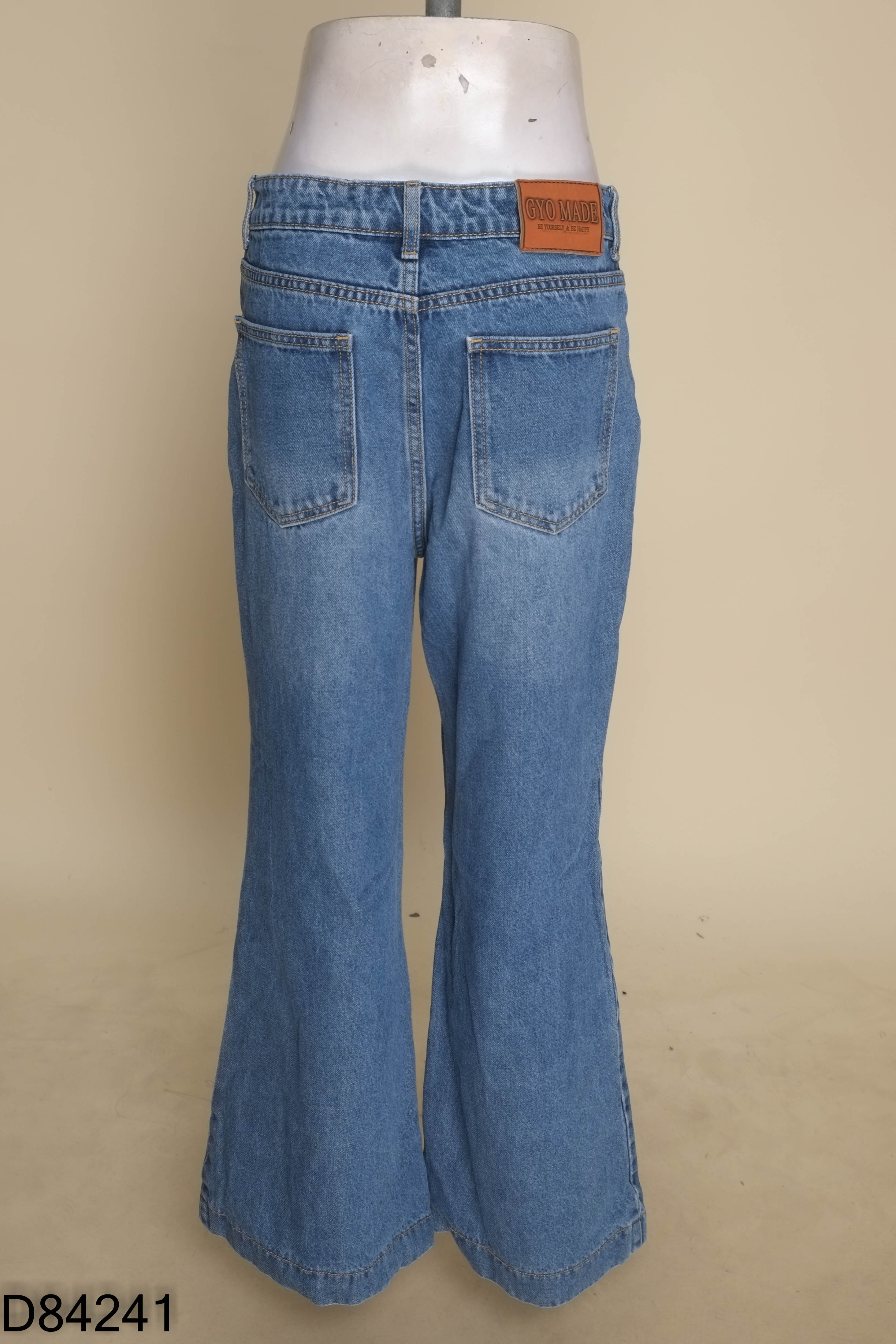 Quần jeans xanh trơn ống rộng
