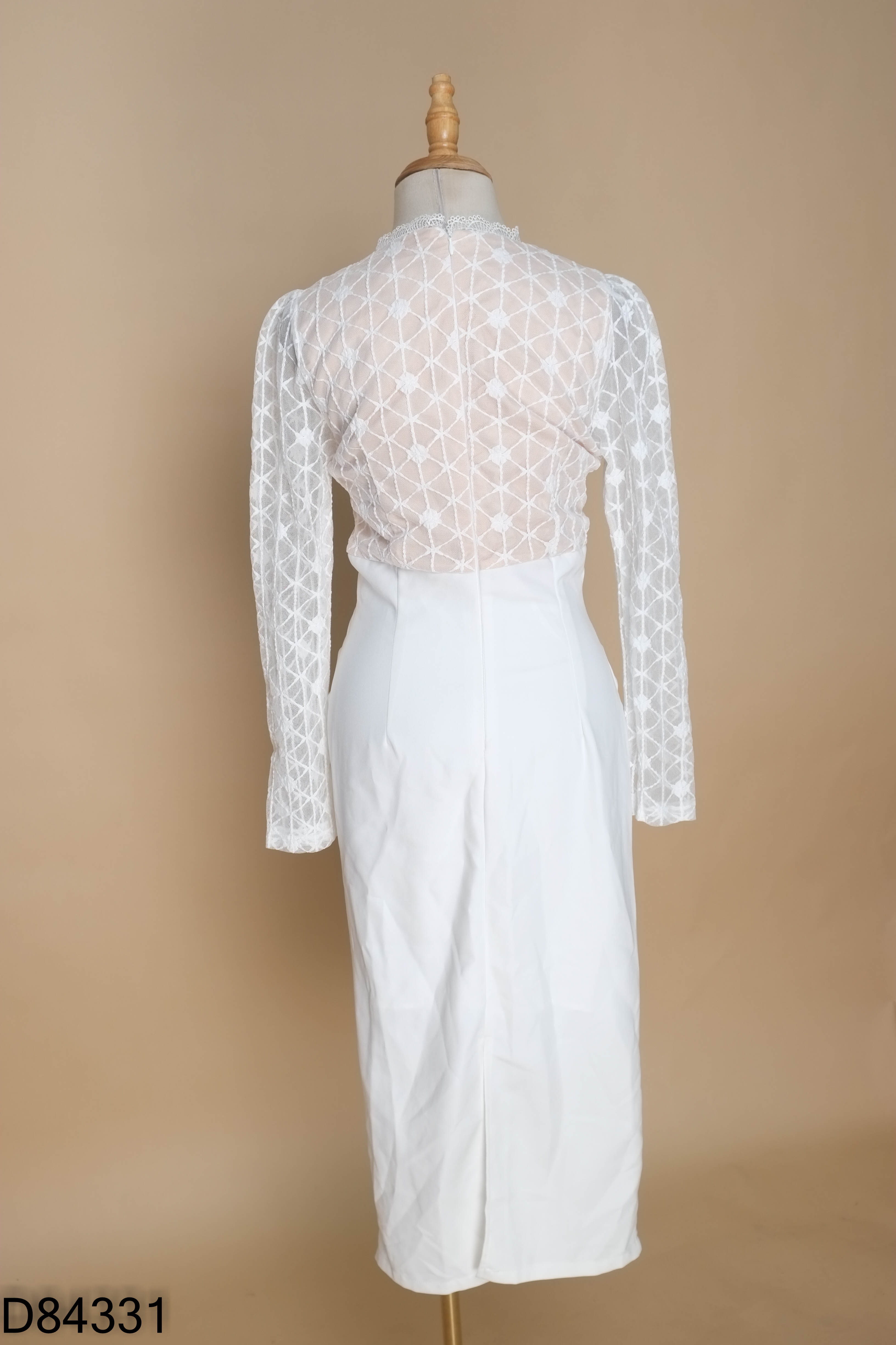 Váy trắng KHÂU DESIGN dính khuy tay lưới