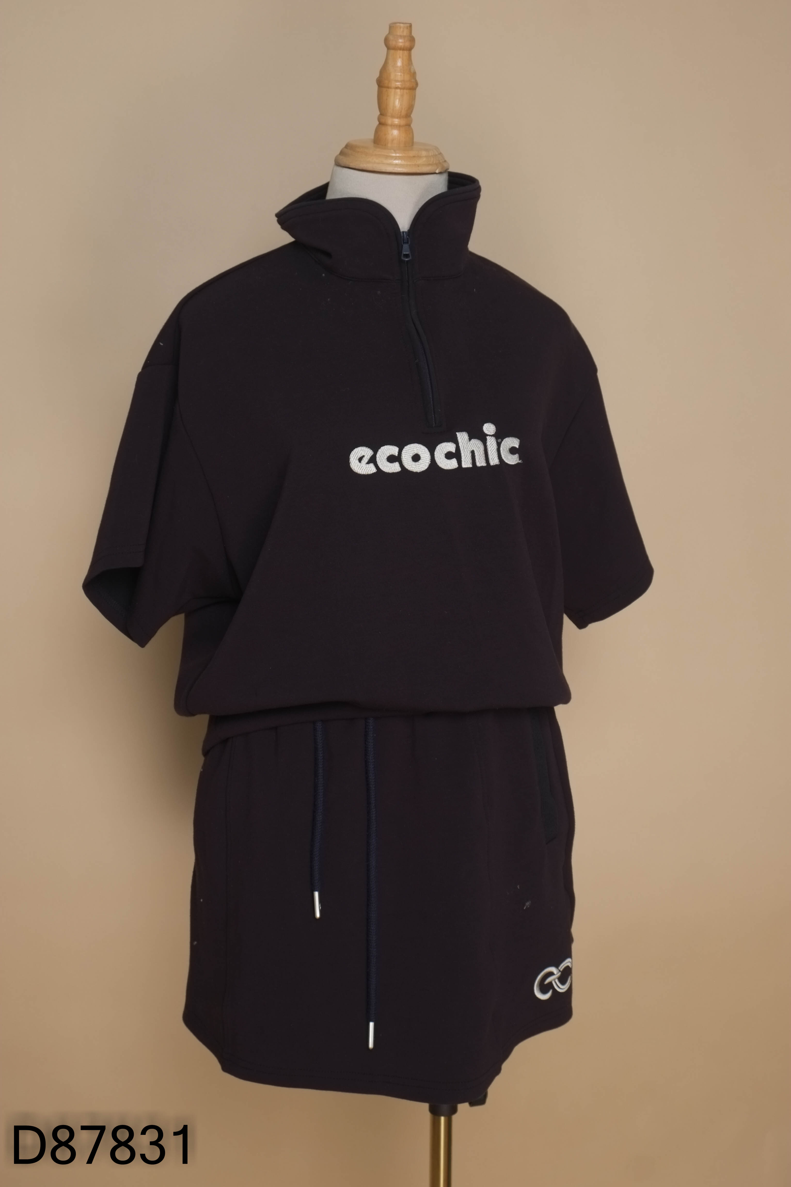 Set Áo xanh đen ECOCHIC thêu chữ + chân váy