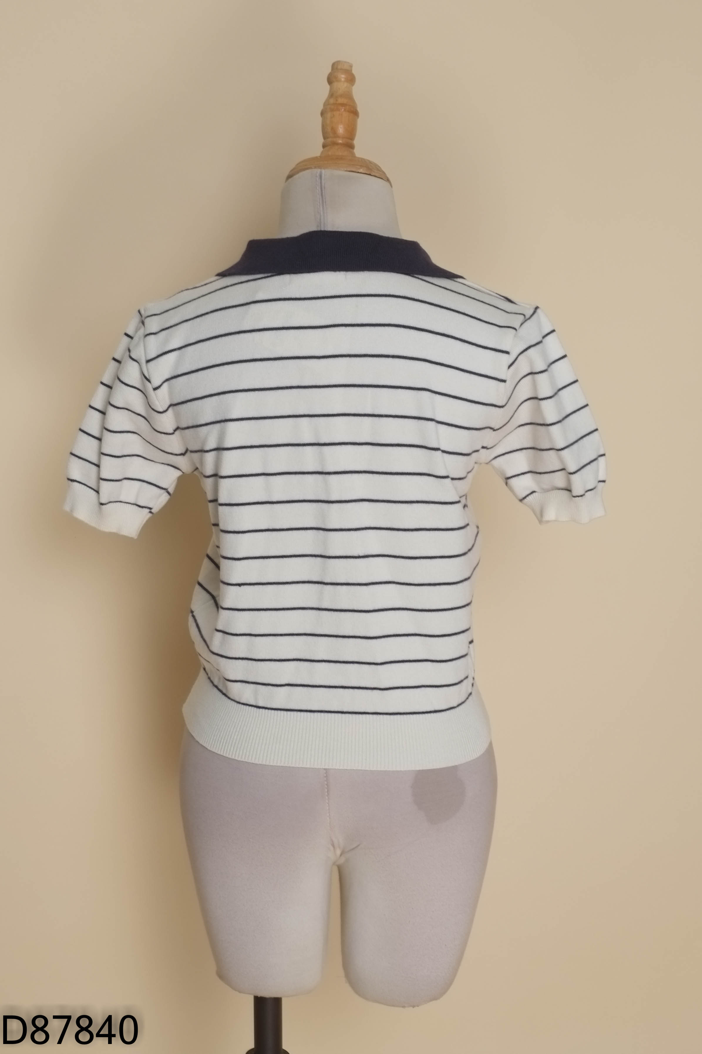 Áo trắng kẻ HTQUE cổ xanh