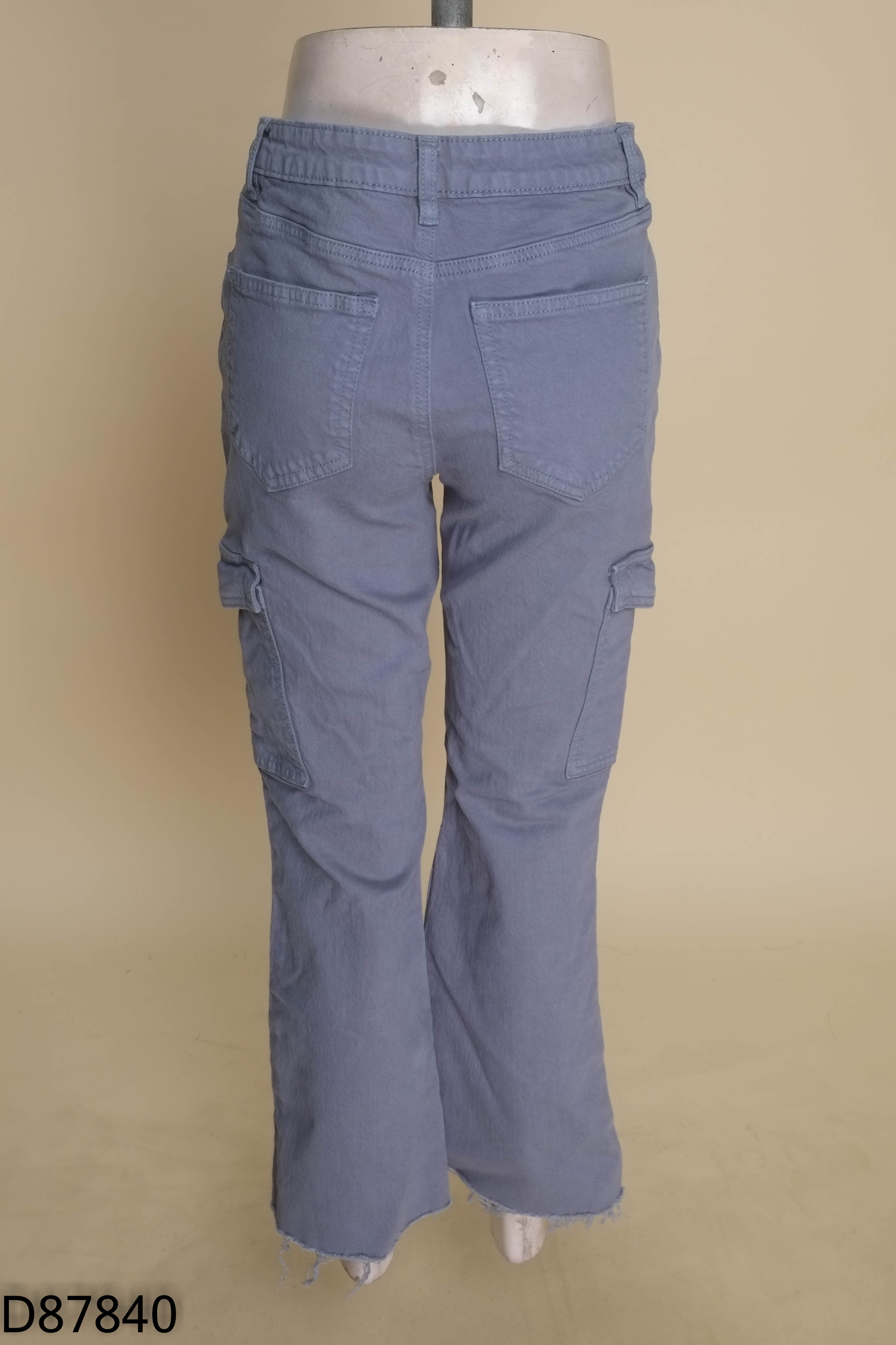 Quần jeans xanh MNG túi hộp