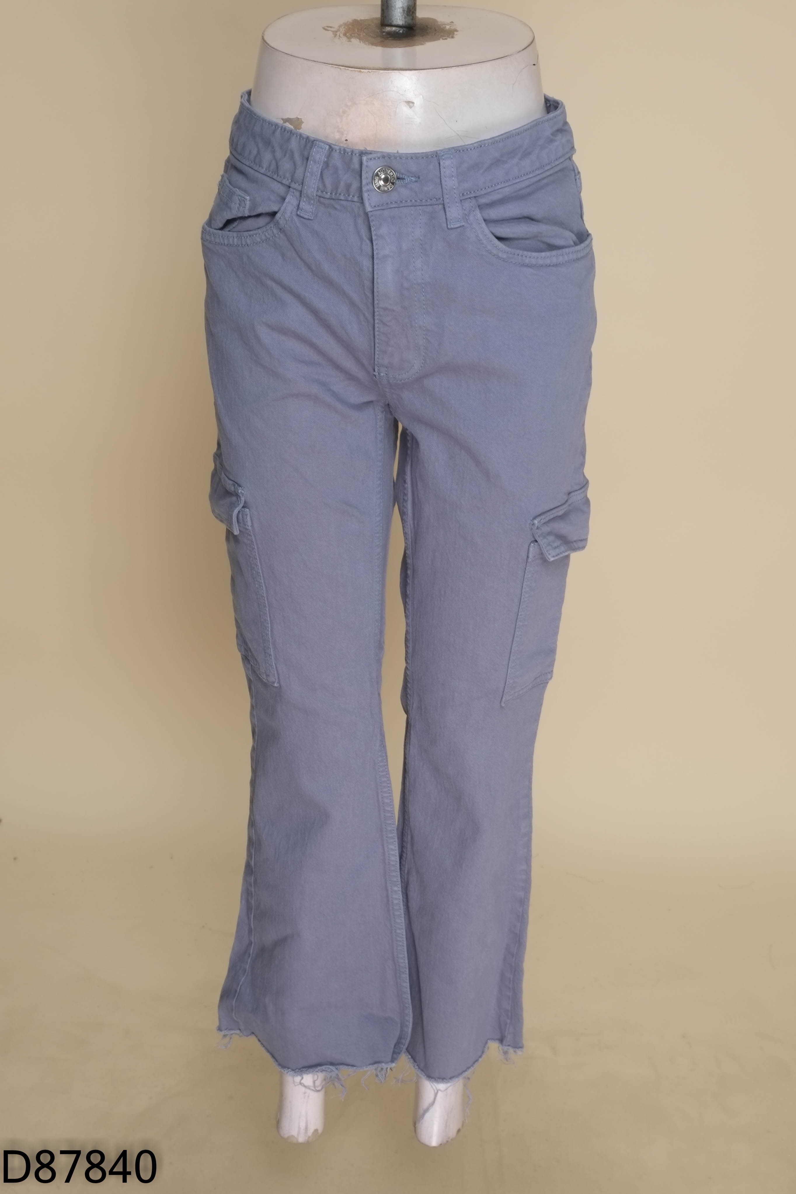 Quần jeans xanh MNG túi hộp