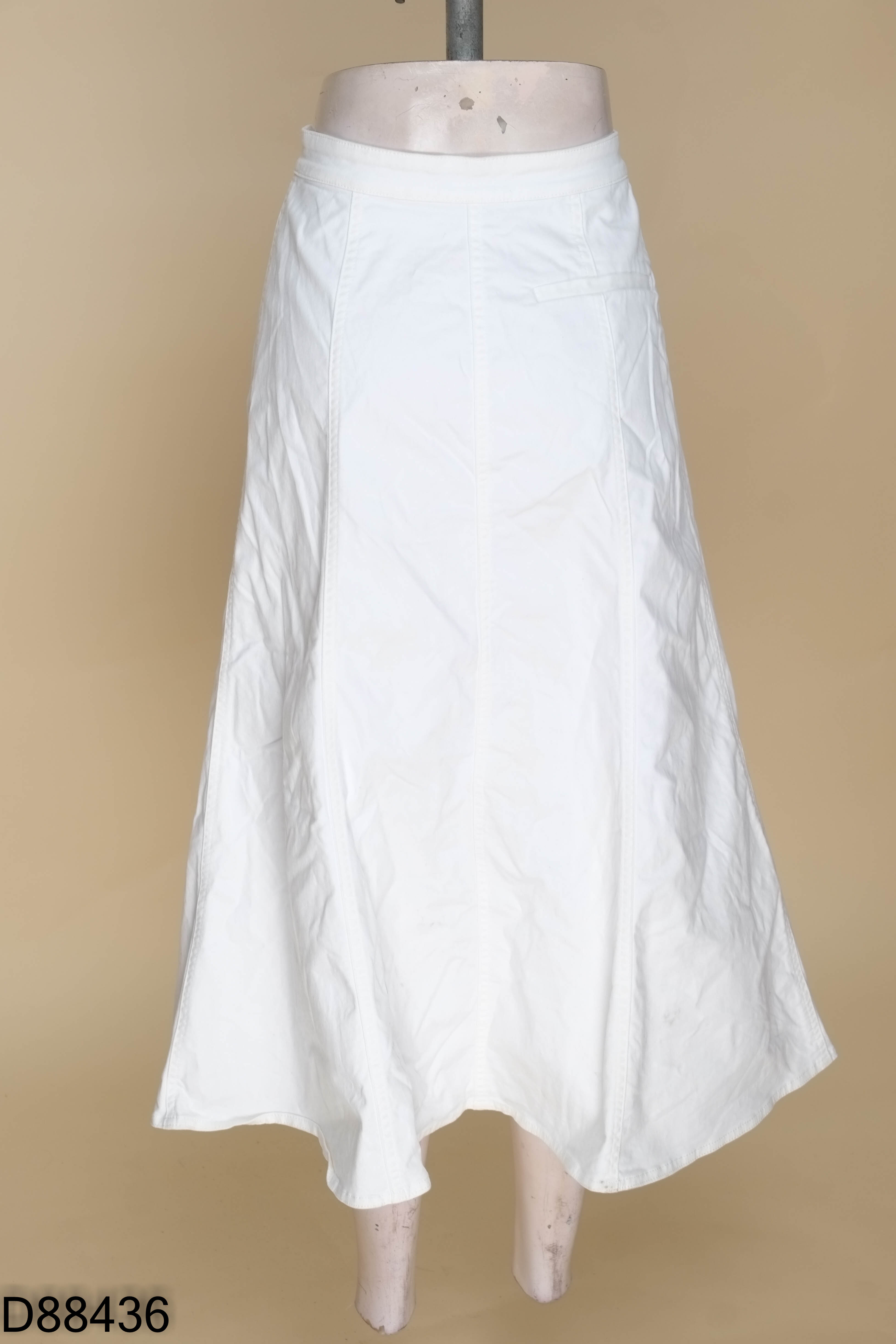 Chân váy kaki trắng UNIQLO phối cúc