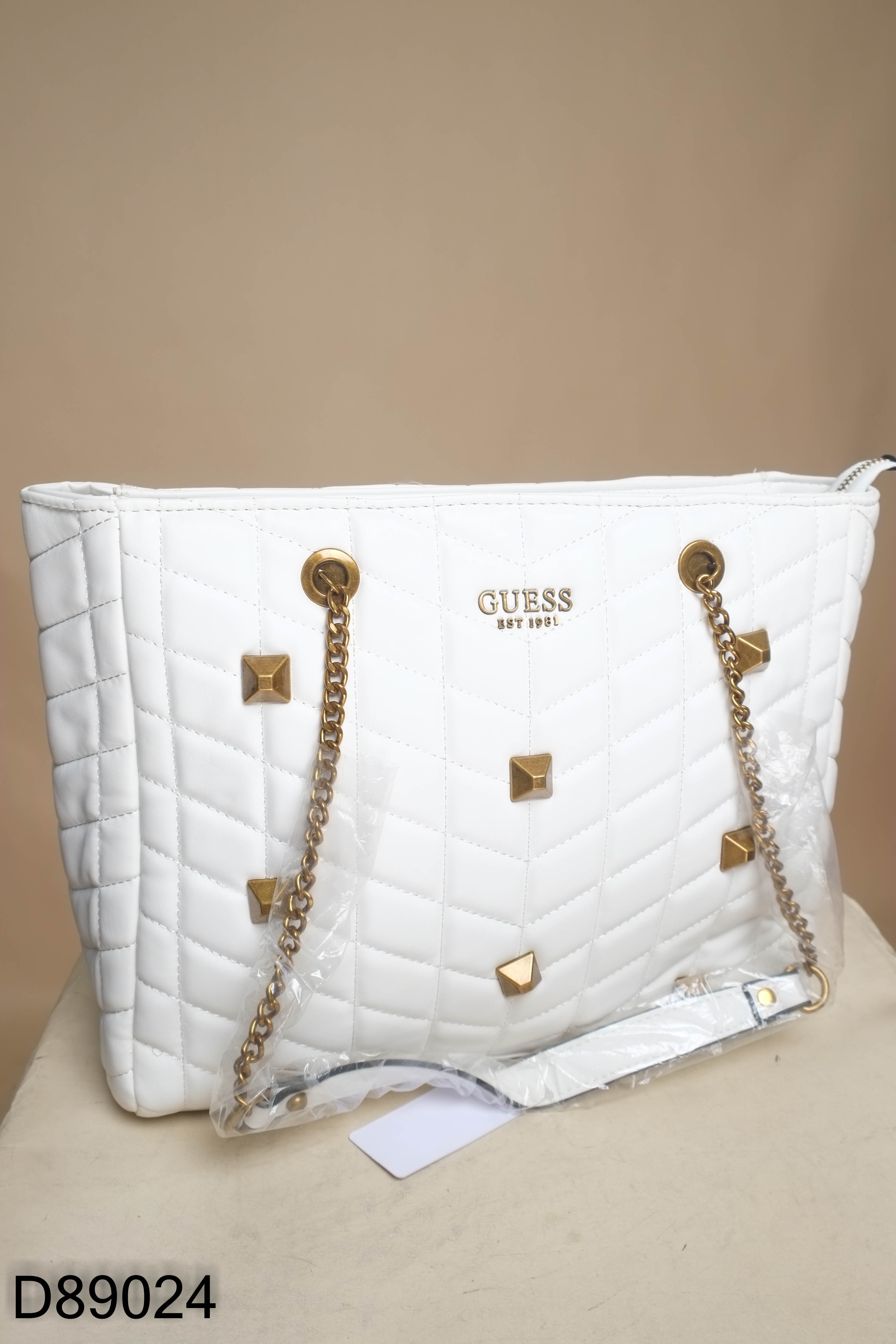 NEW GUESS túi trắng da dây xích