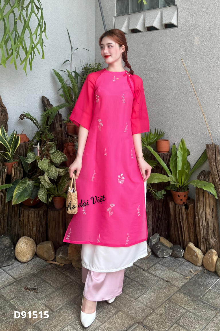 Áo dài voan hồng thêu hoa
