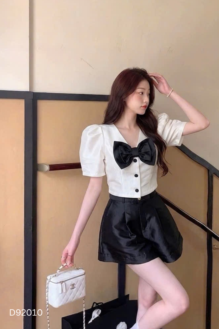 Set Áo taffta trắng nơ đen + quần shorts