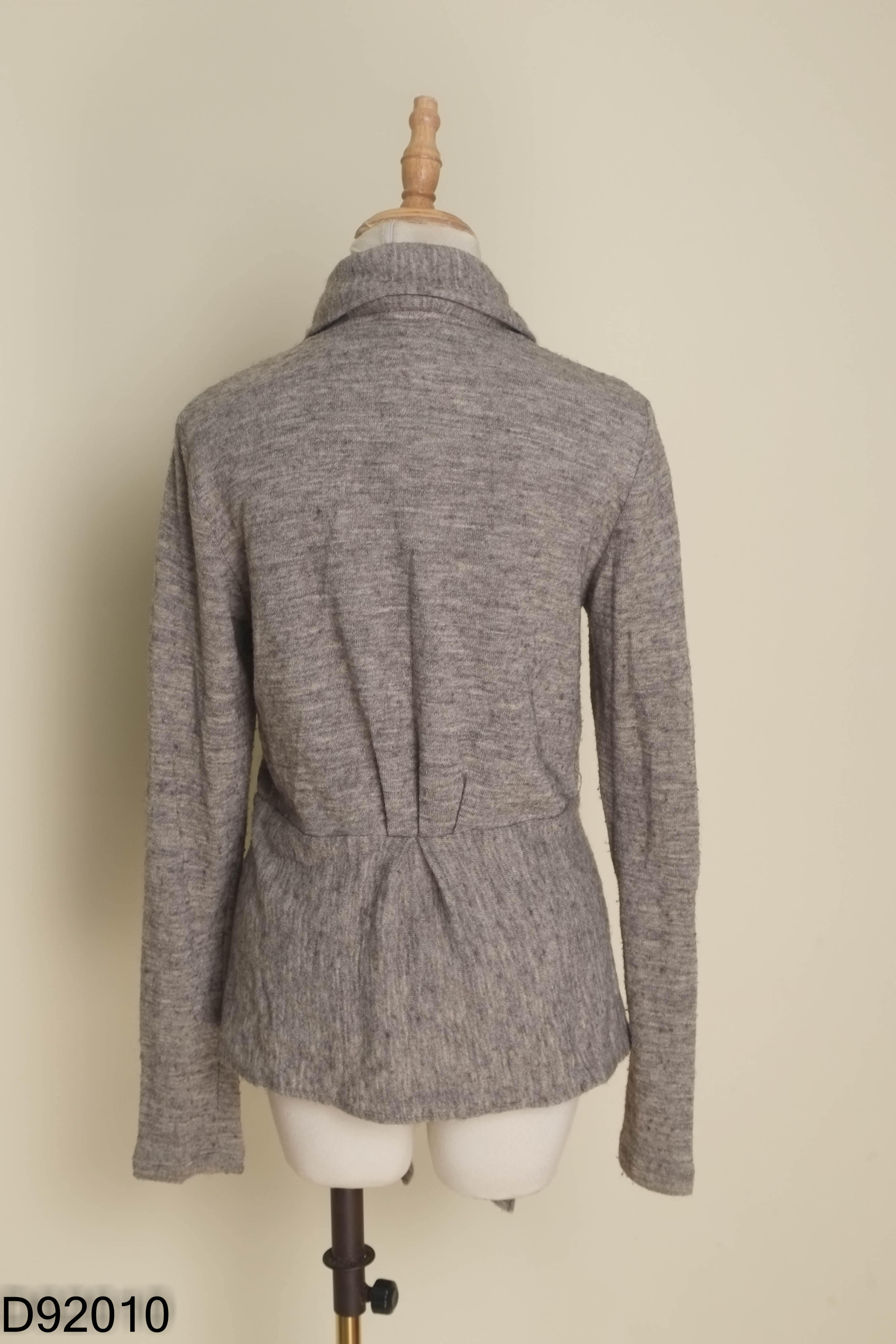 Áo cardigan len be