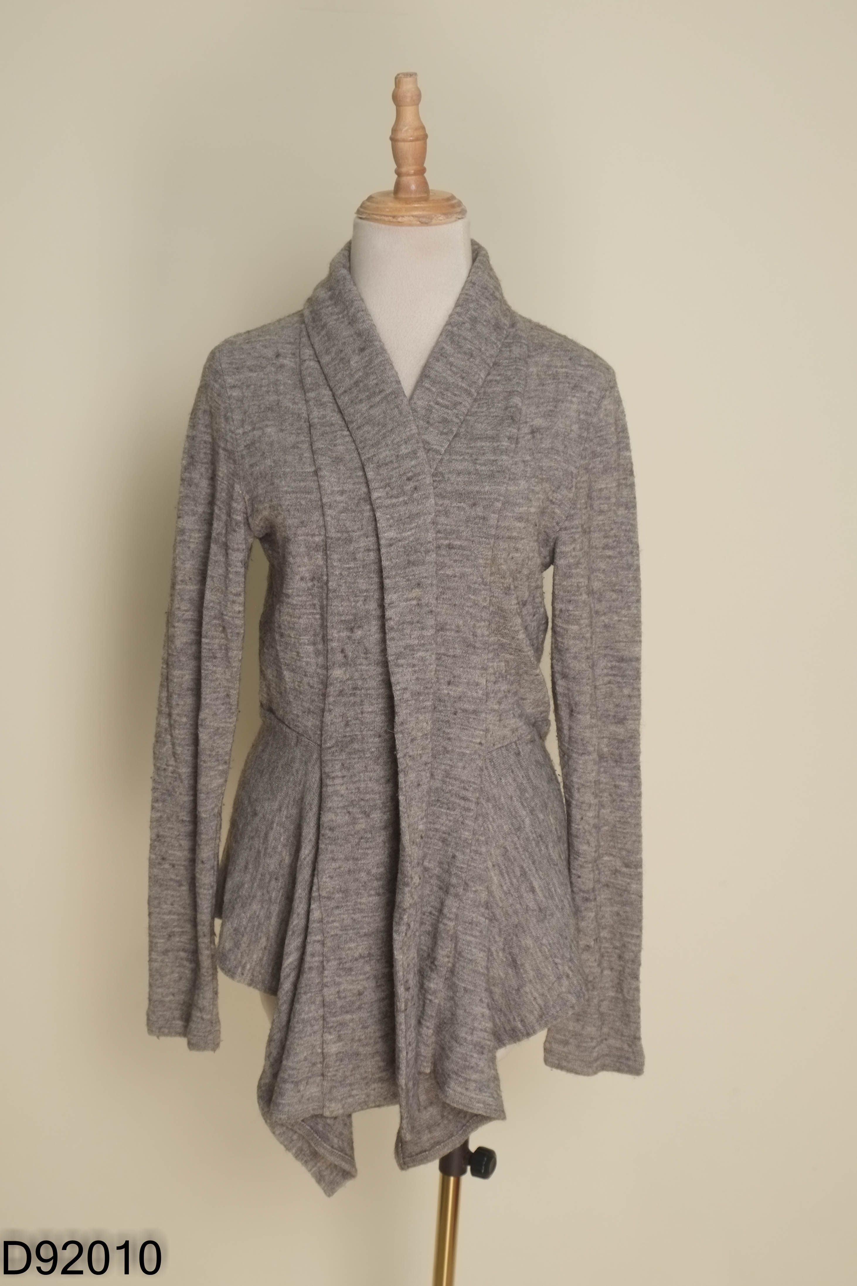 Áo cardigan len be