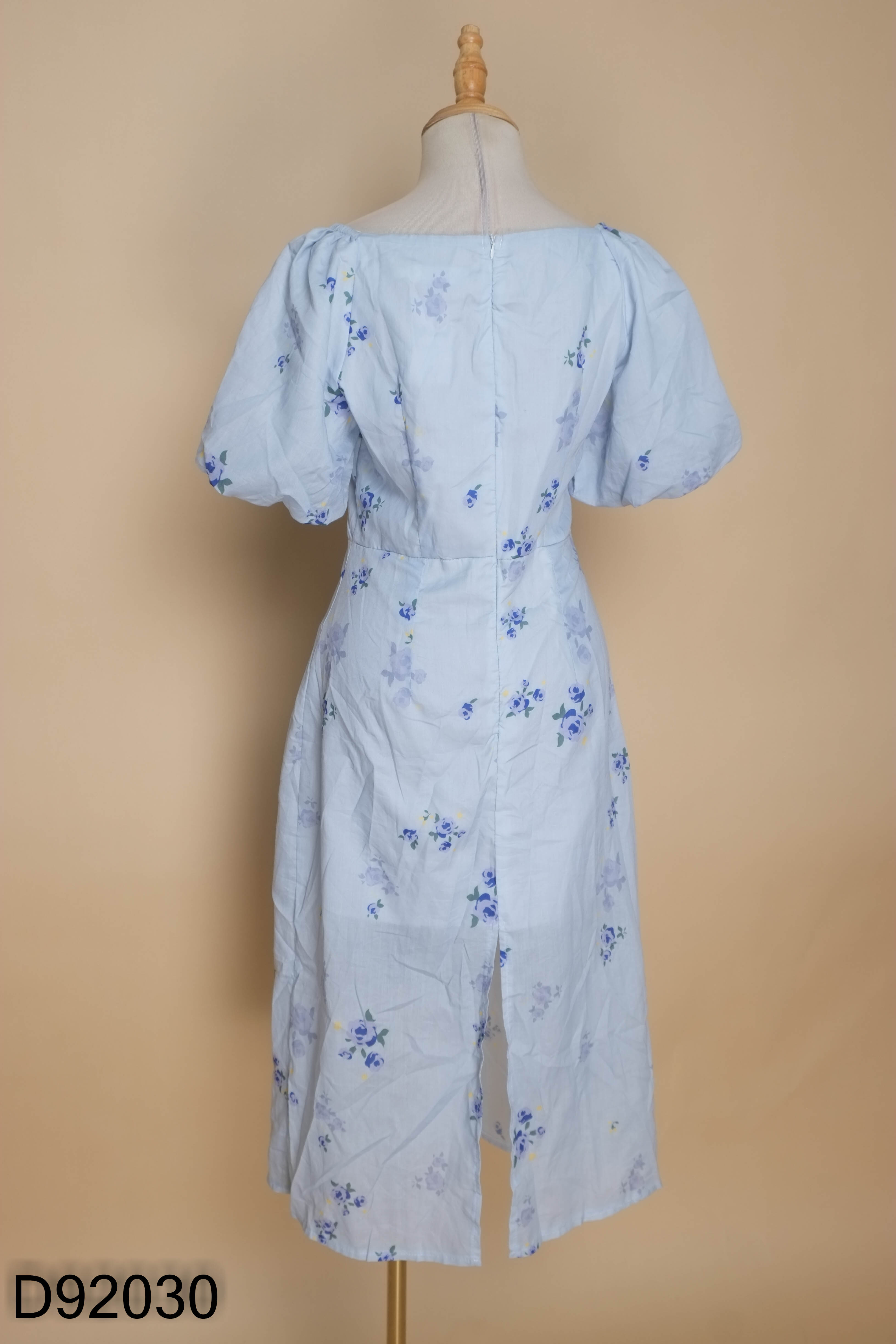 Váy xanh hoa tay phồng