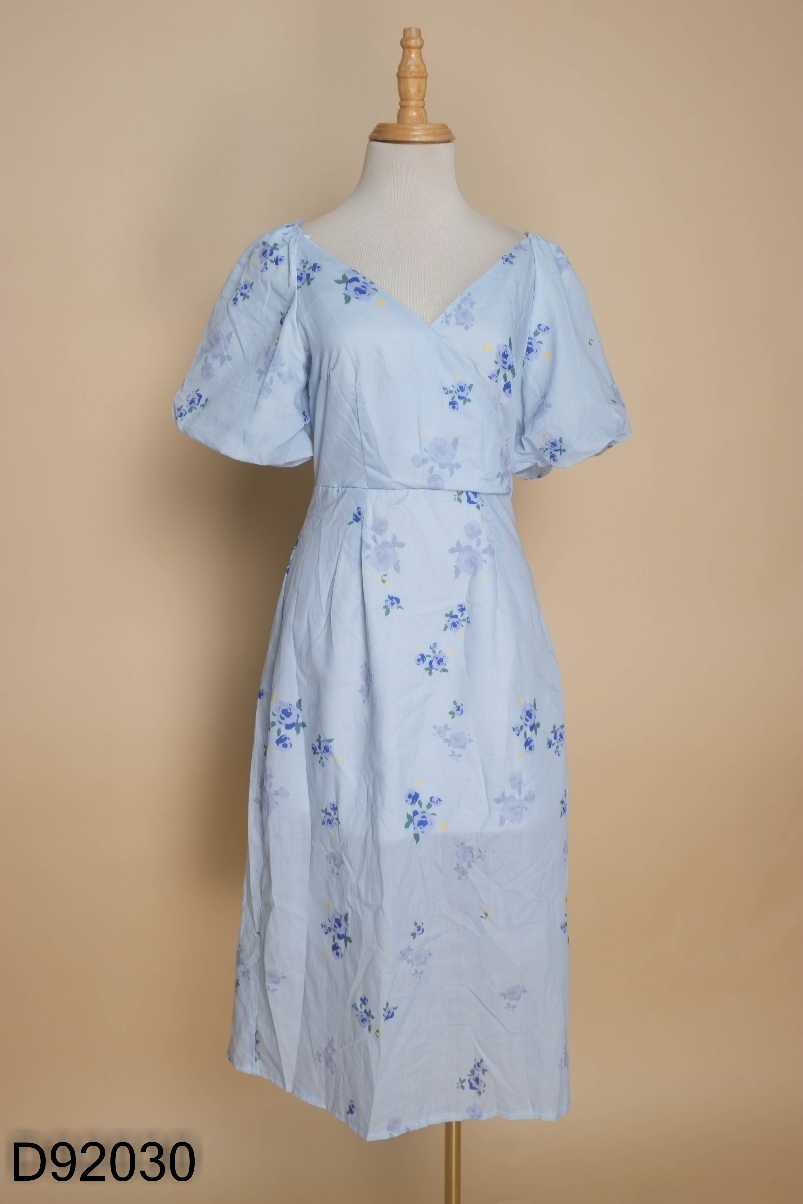 Váy xanh hoa tay phồng