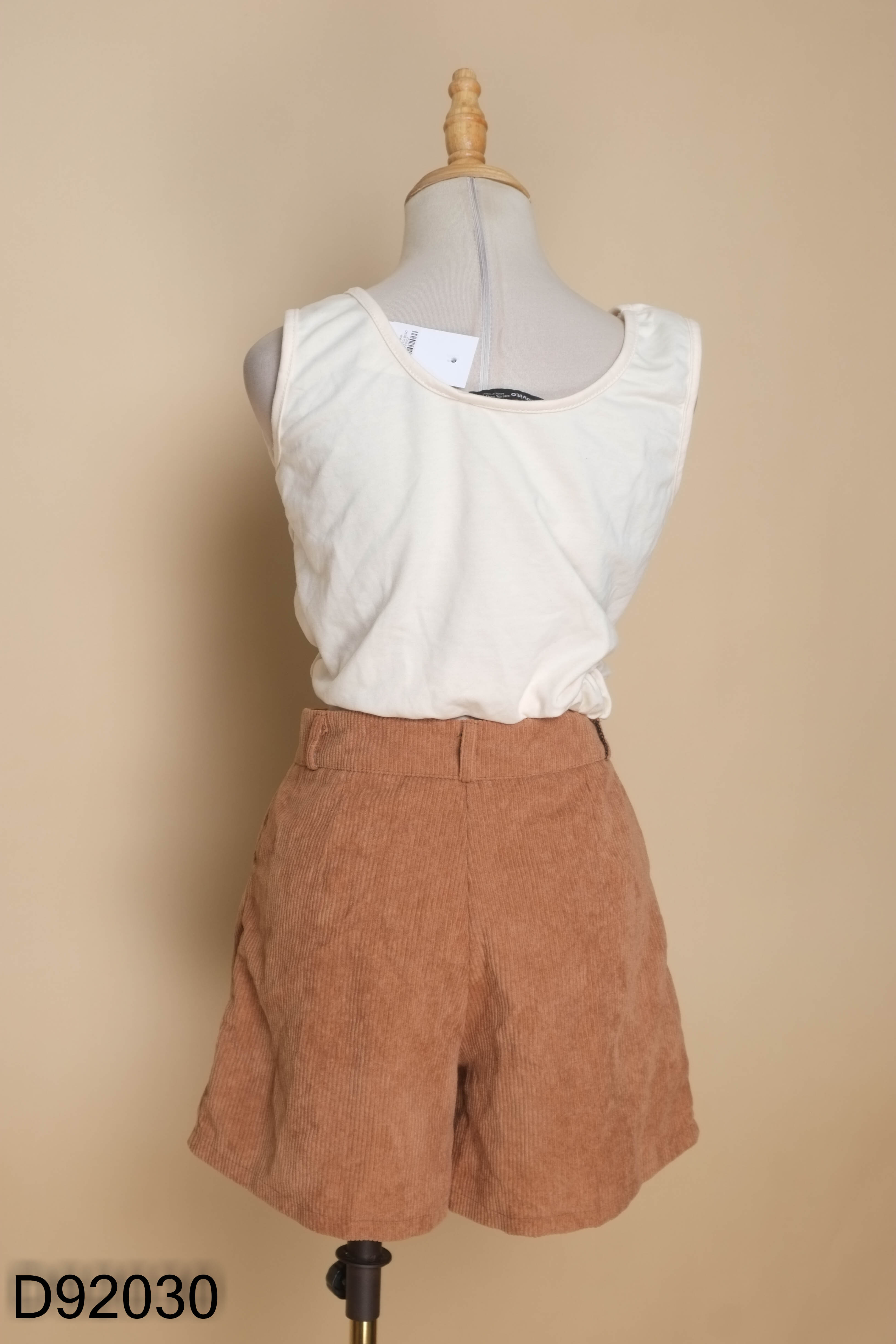 Set Áo be thêu chữ + quần shorts nhung tăm
