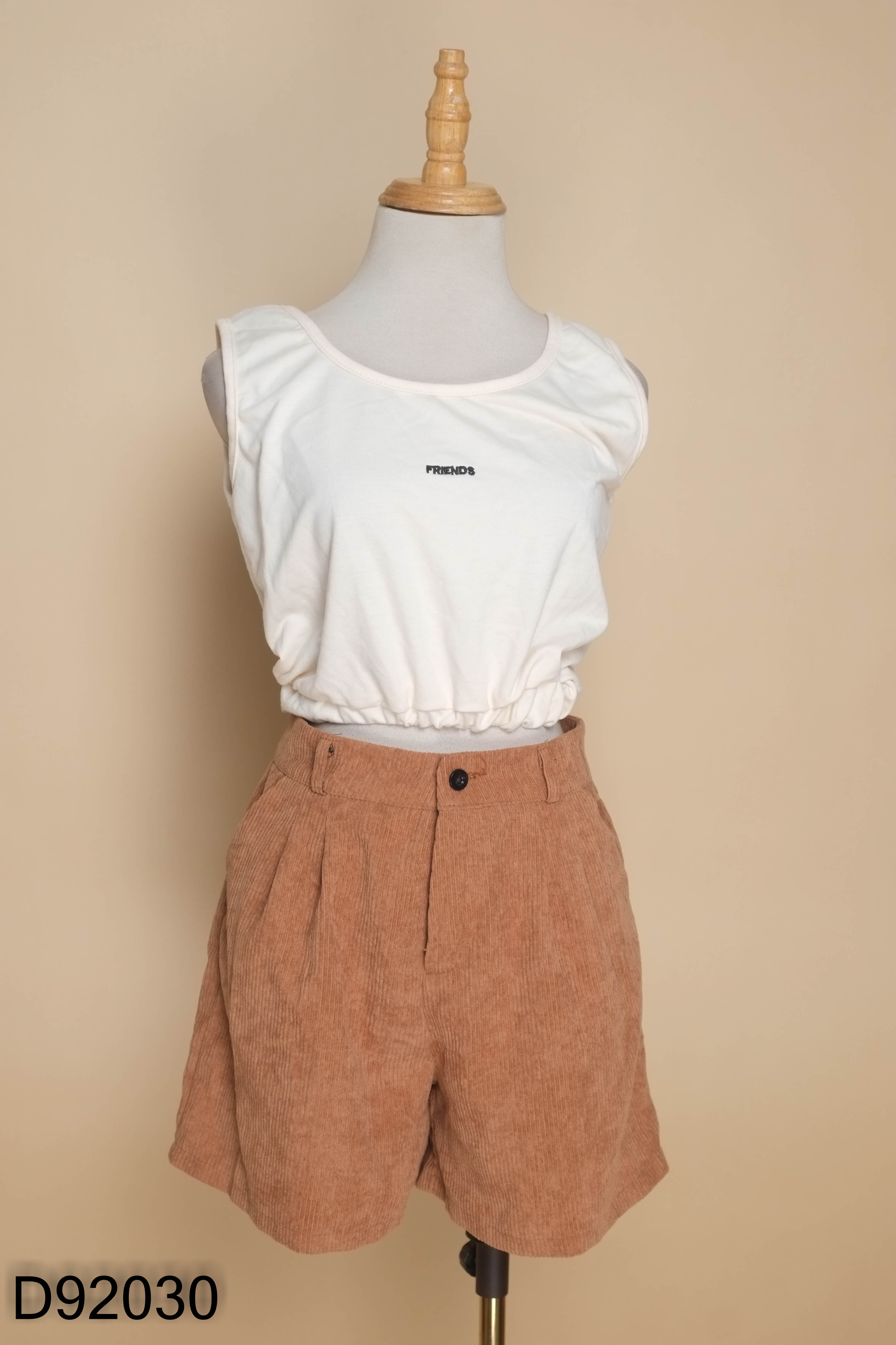Set Áo be thêu chữ + quần shorts nhung tăm