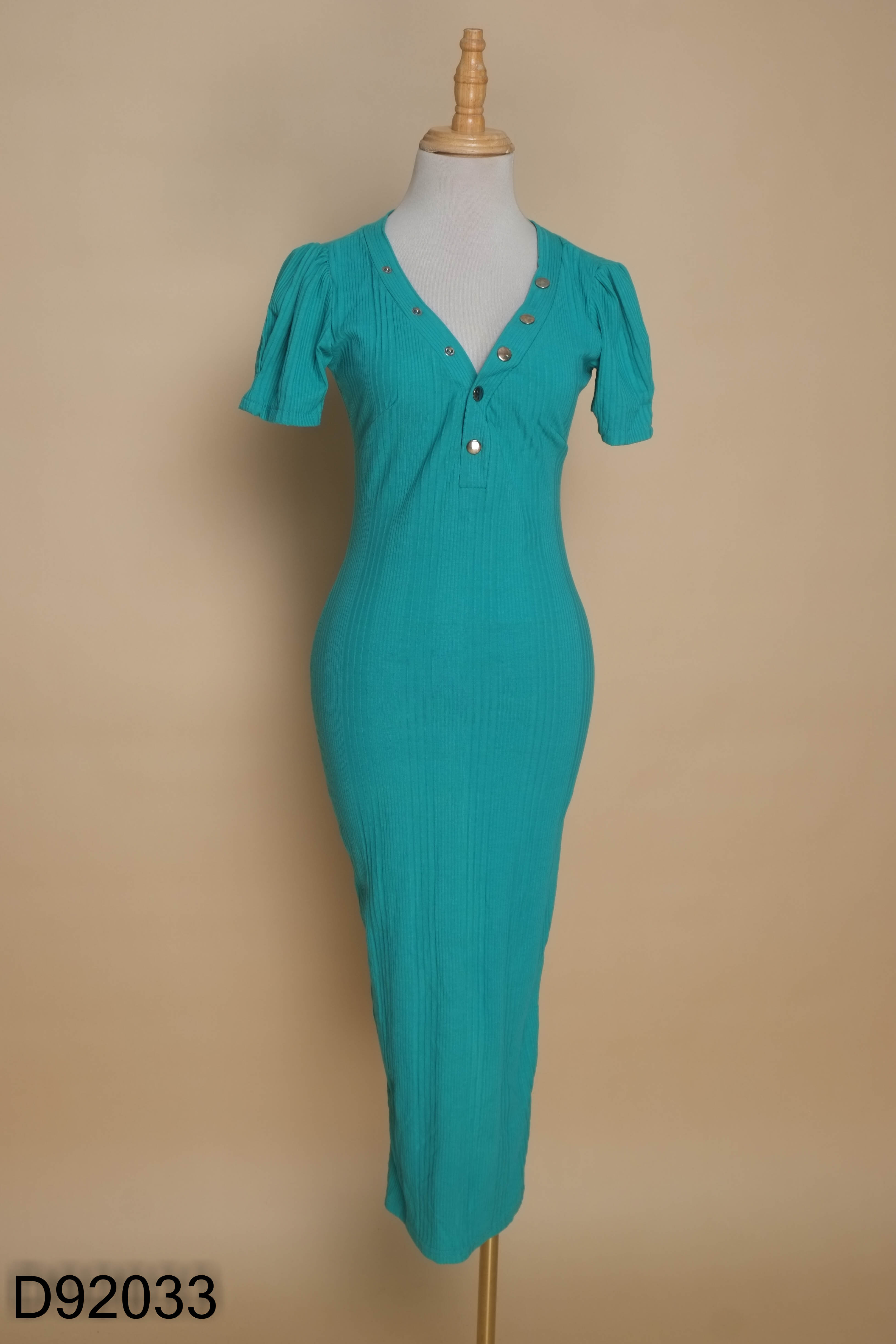 Váy xanh ôm body phối khuy