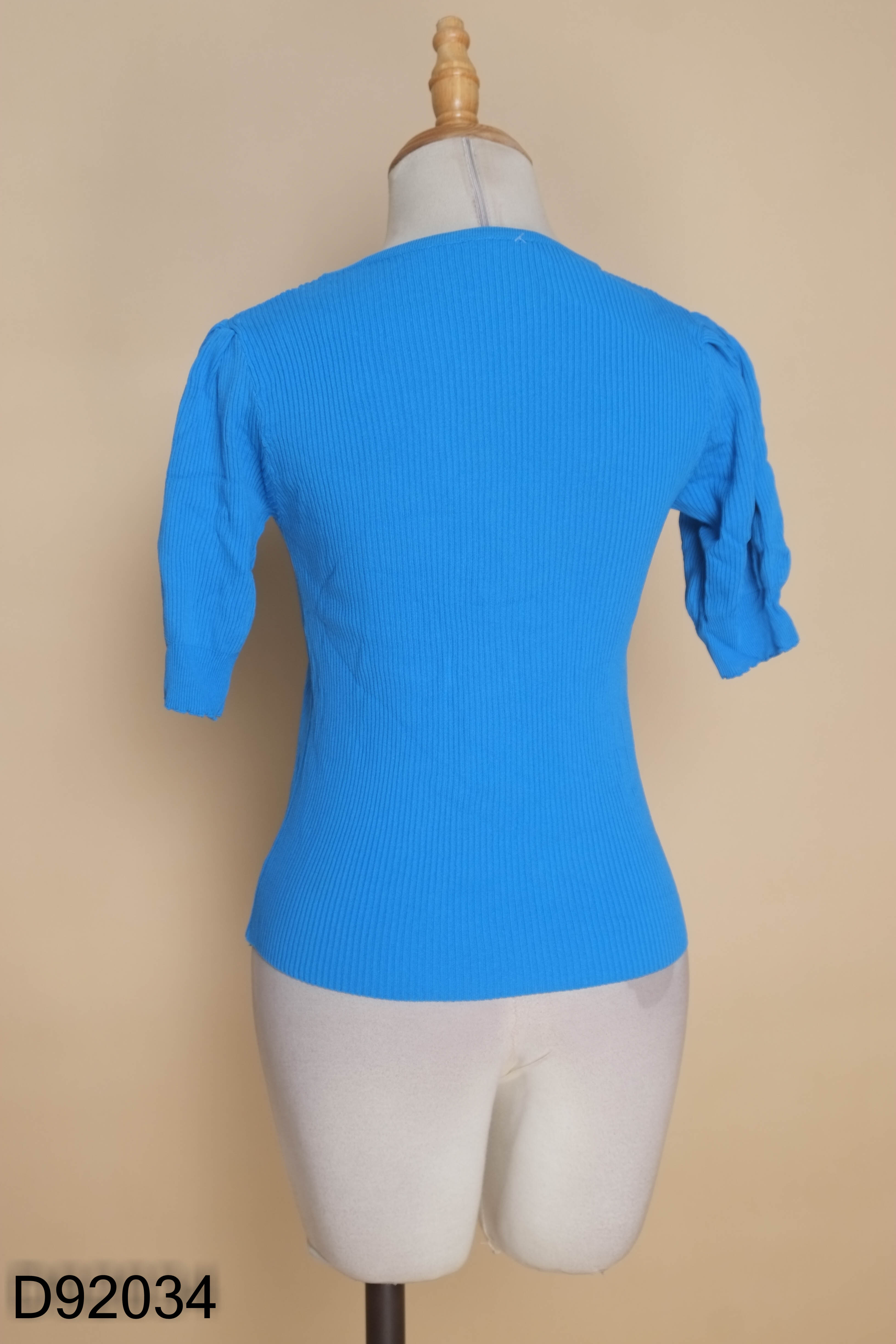 Áo len xanh mỏng cổ vuông