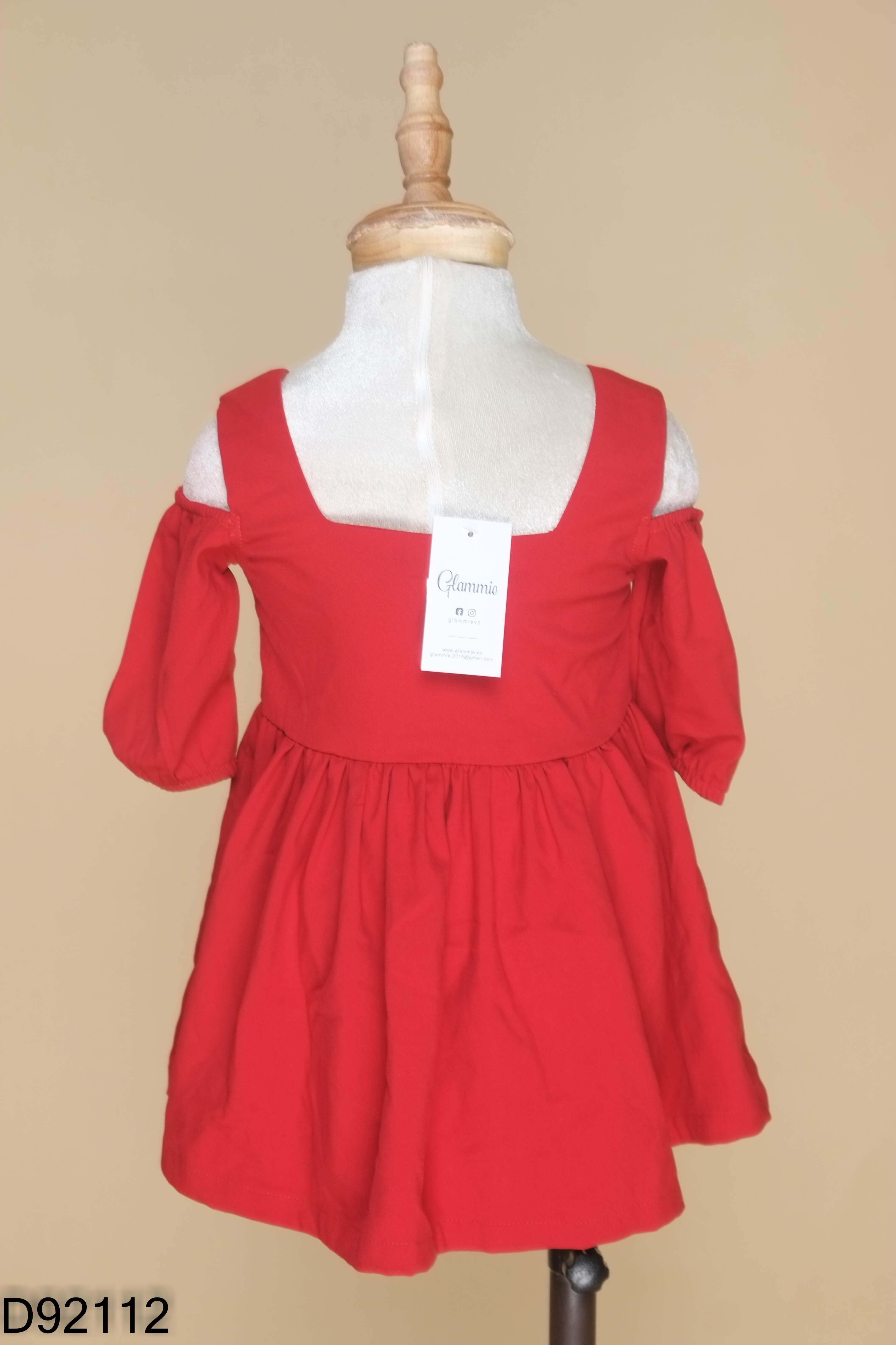 Váy đỏ hở vai kid
