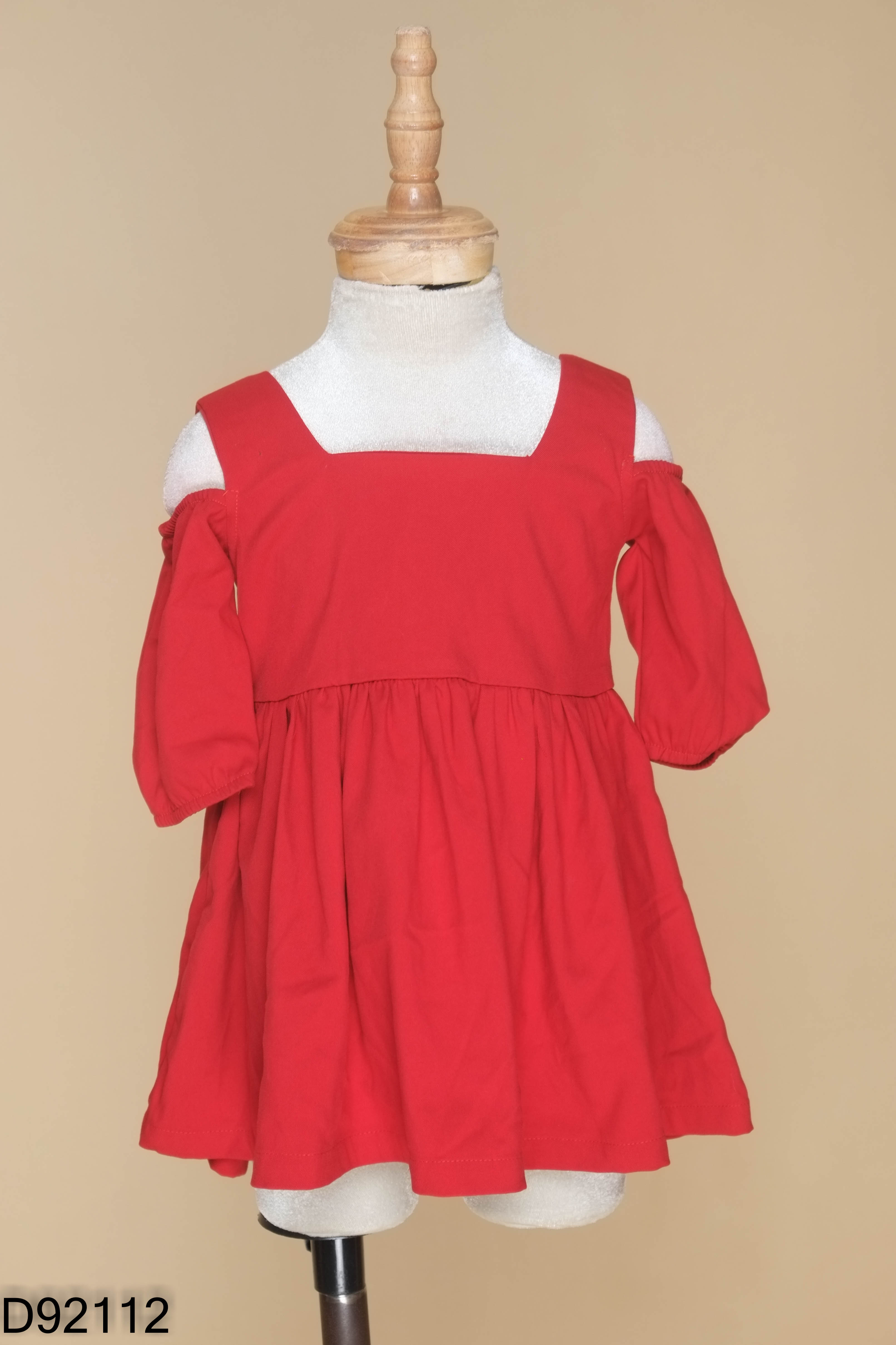Váy đỏ hở vai kid
