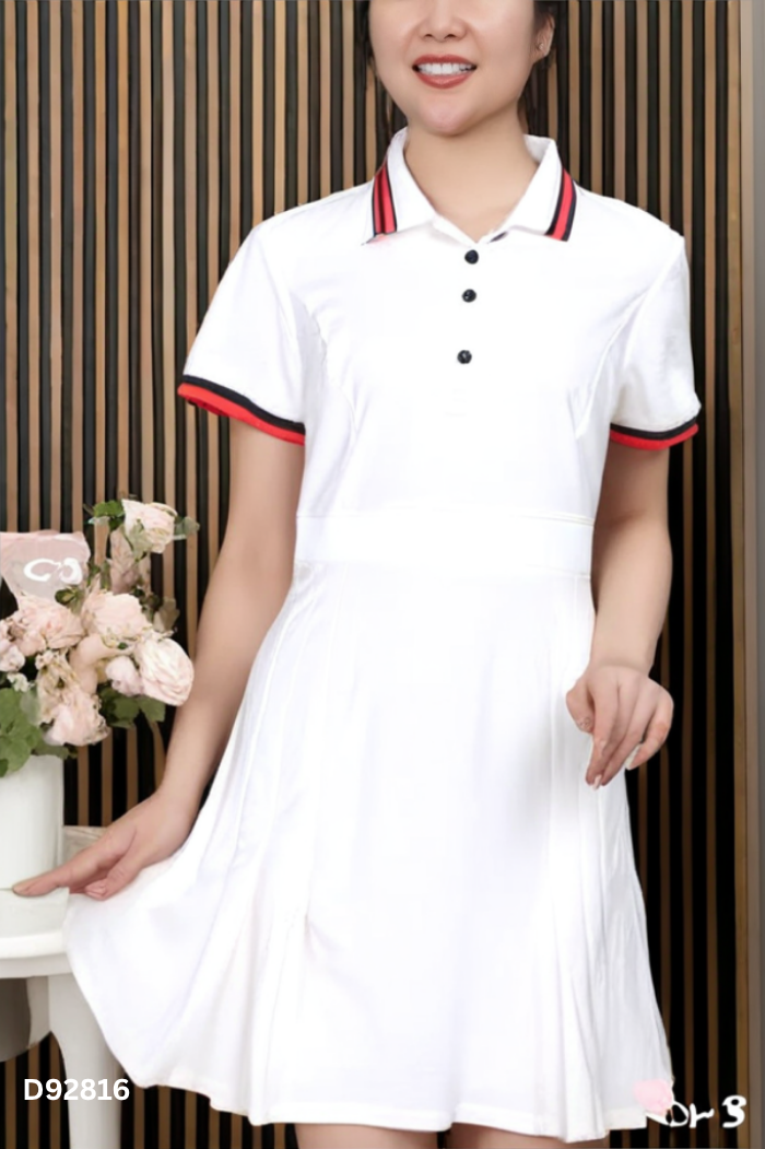 Váy trắng cổ bẻ viền đỏ