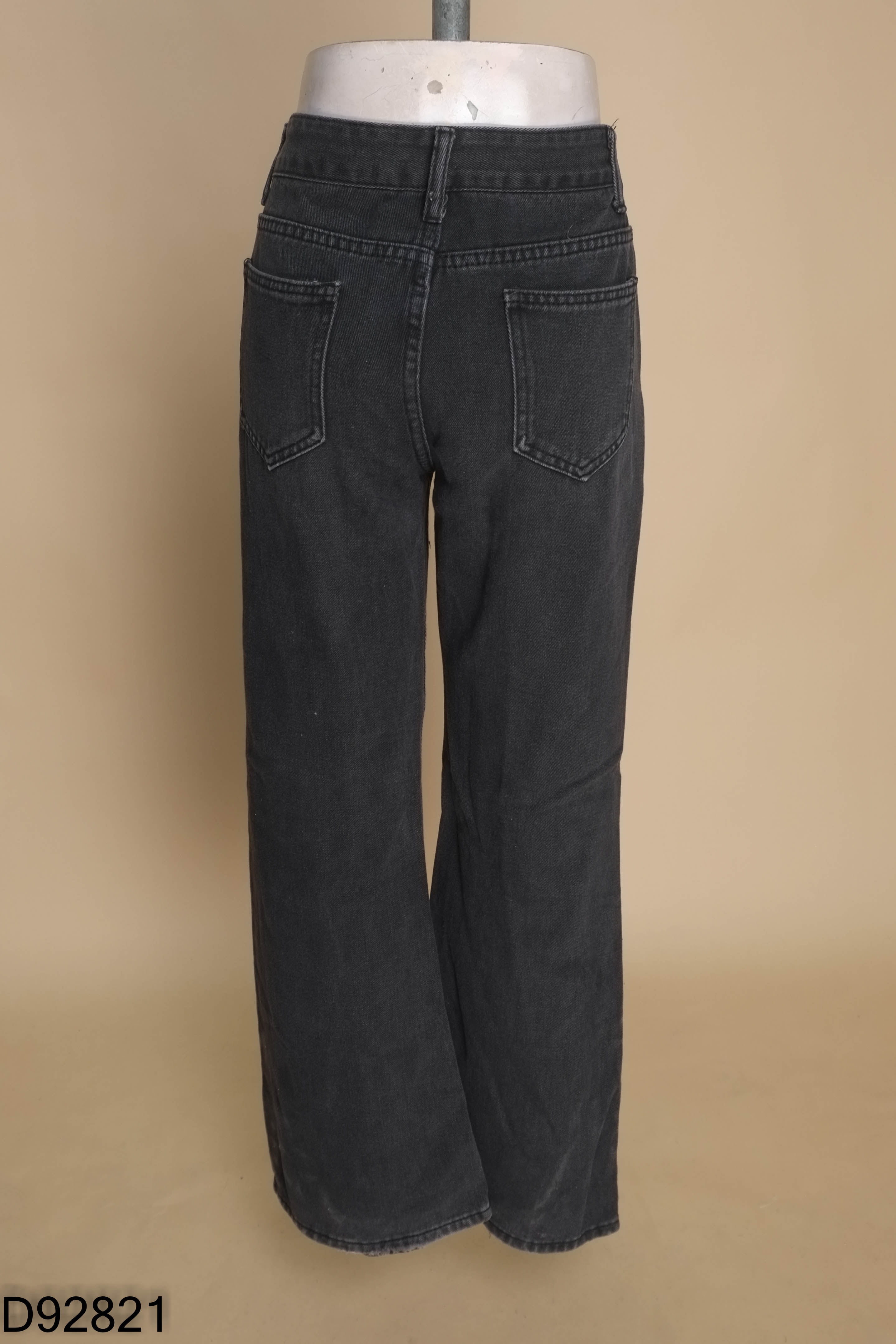 Quần jeans đen suông