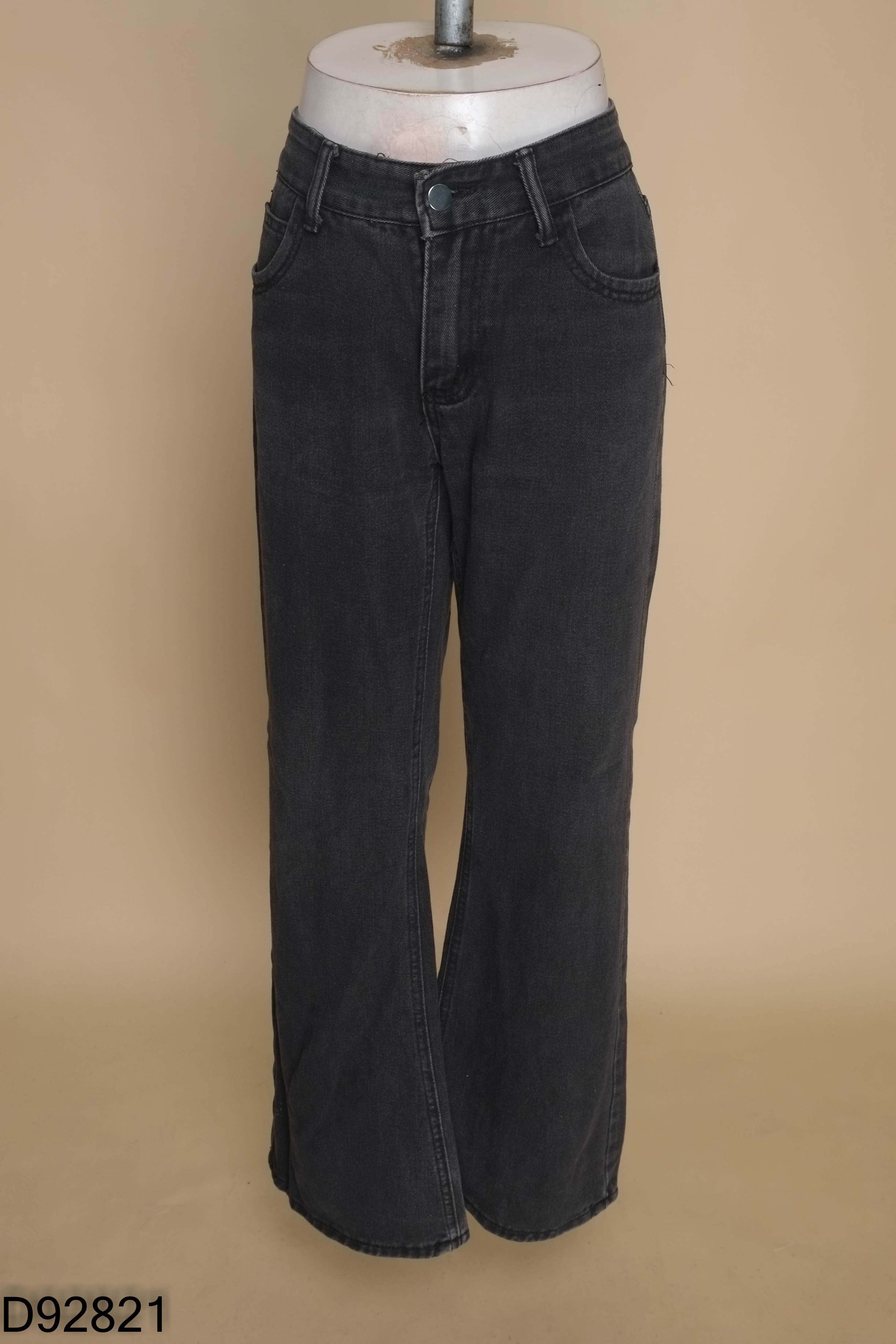 Quần jeans đen suông