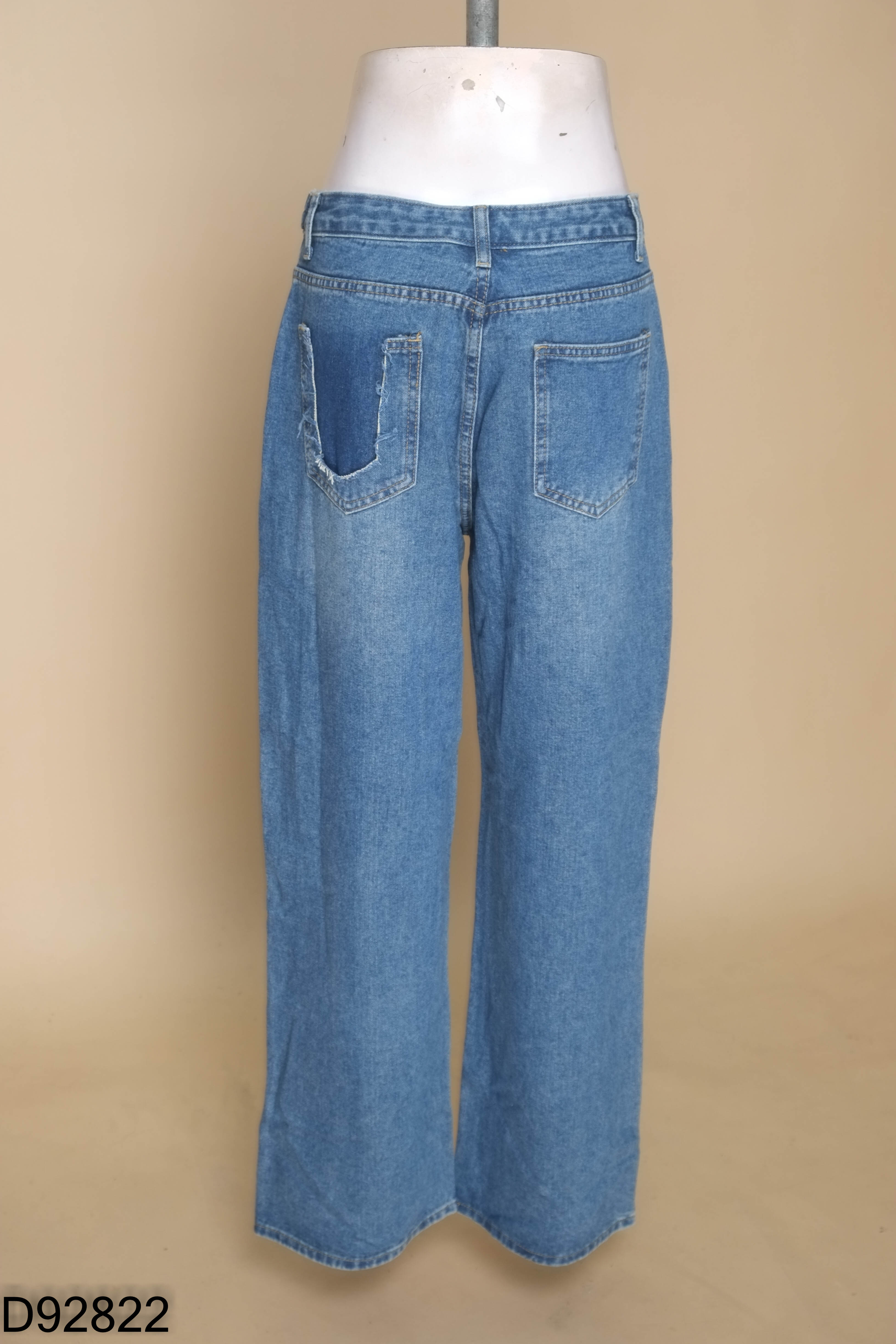 Quần jeans xanh suông