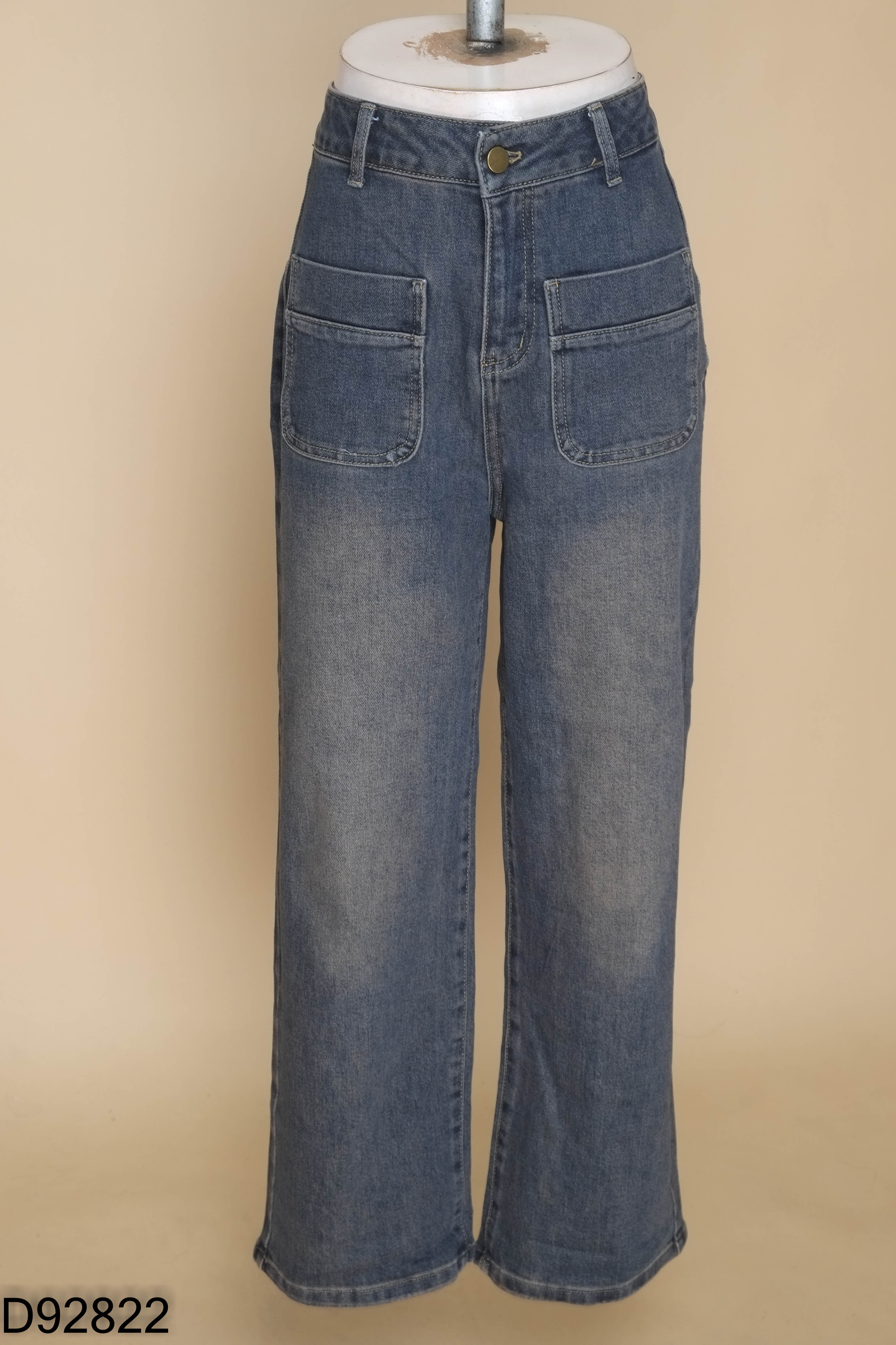 Quần jeans xanh túi trước