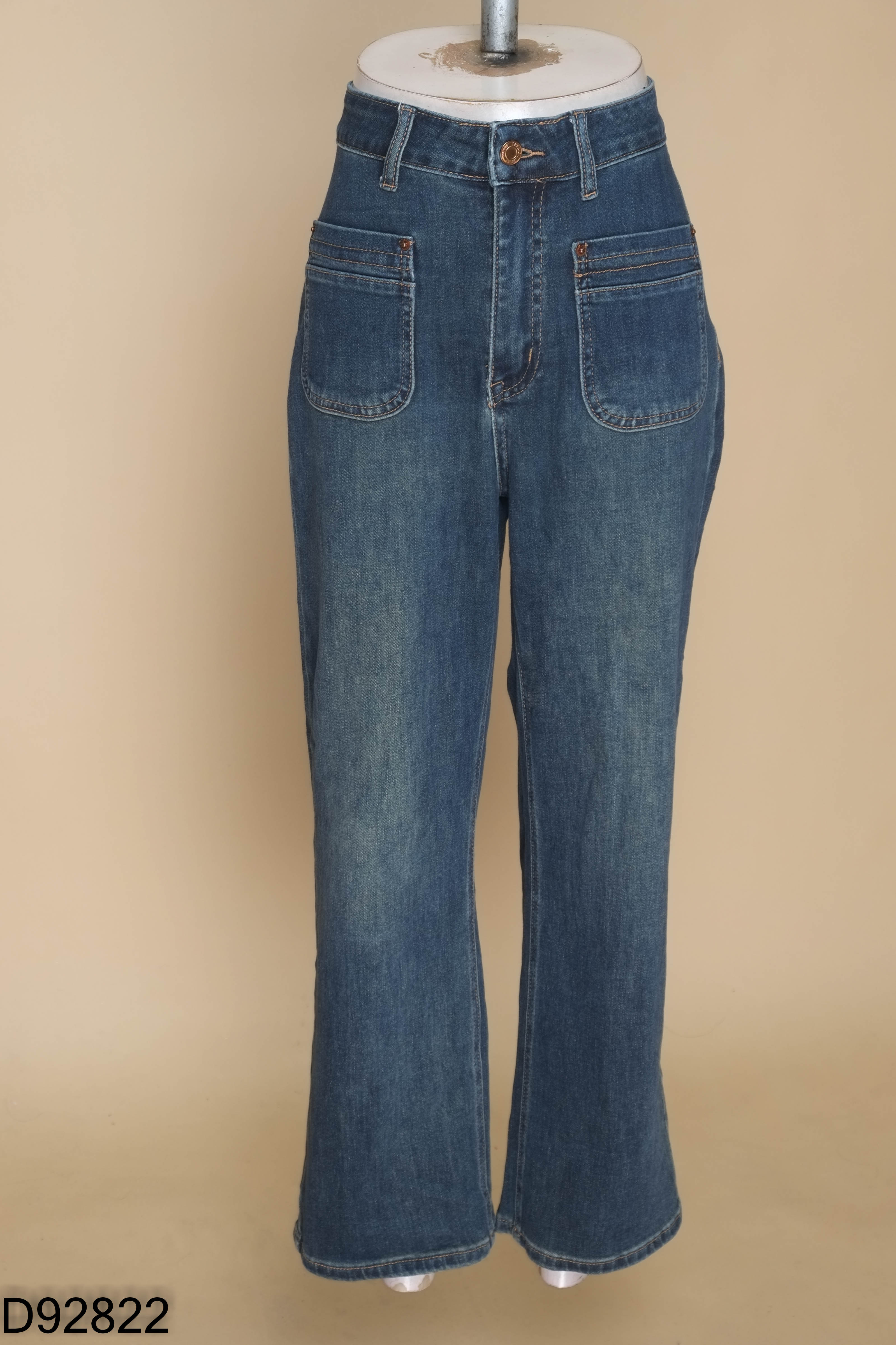 Quần jeans xanh túi trước cúc đồng