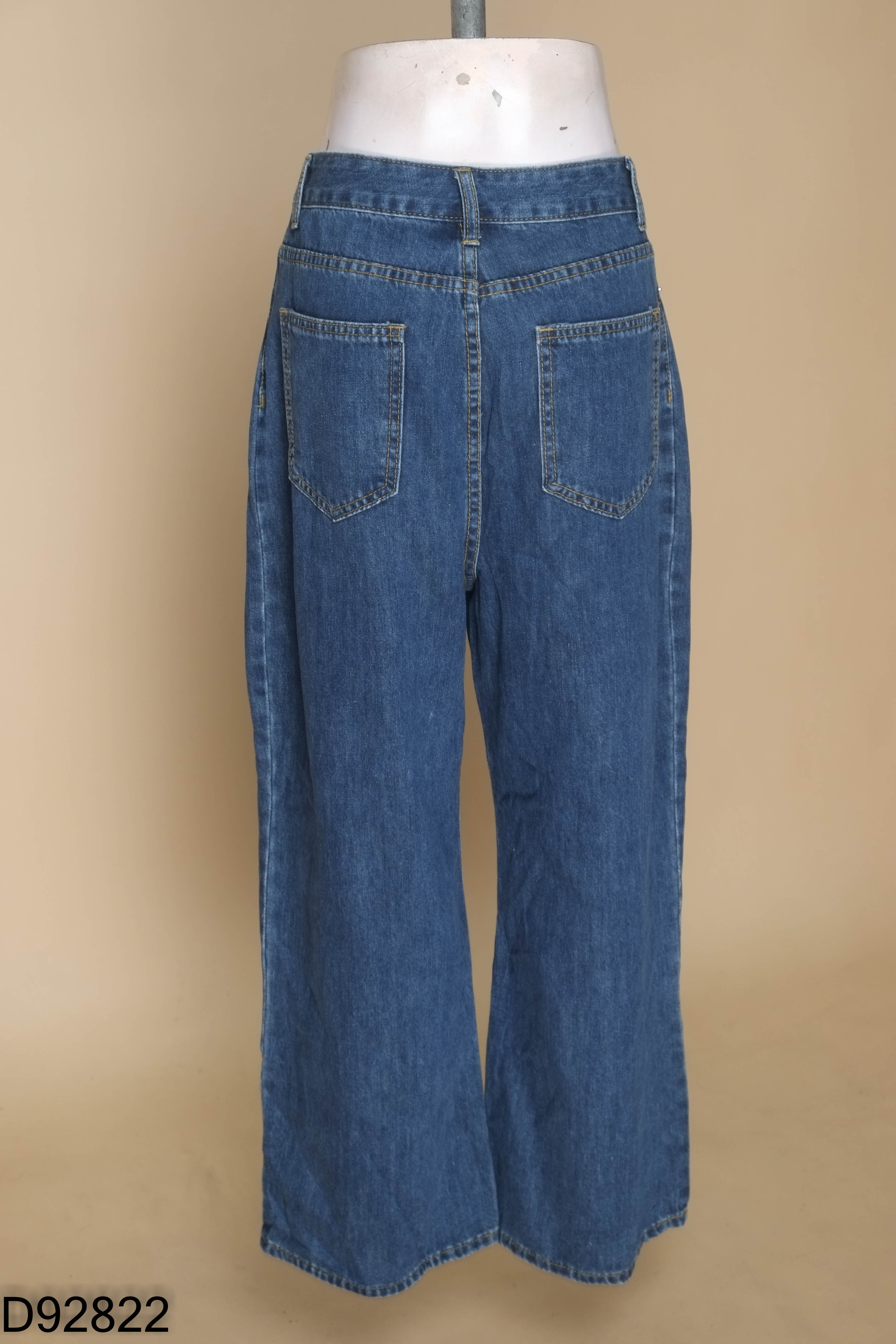 Quần jeans xanh suông