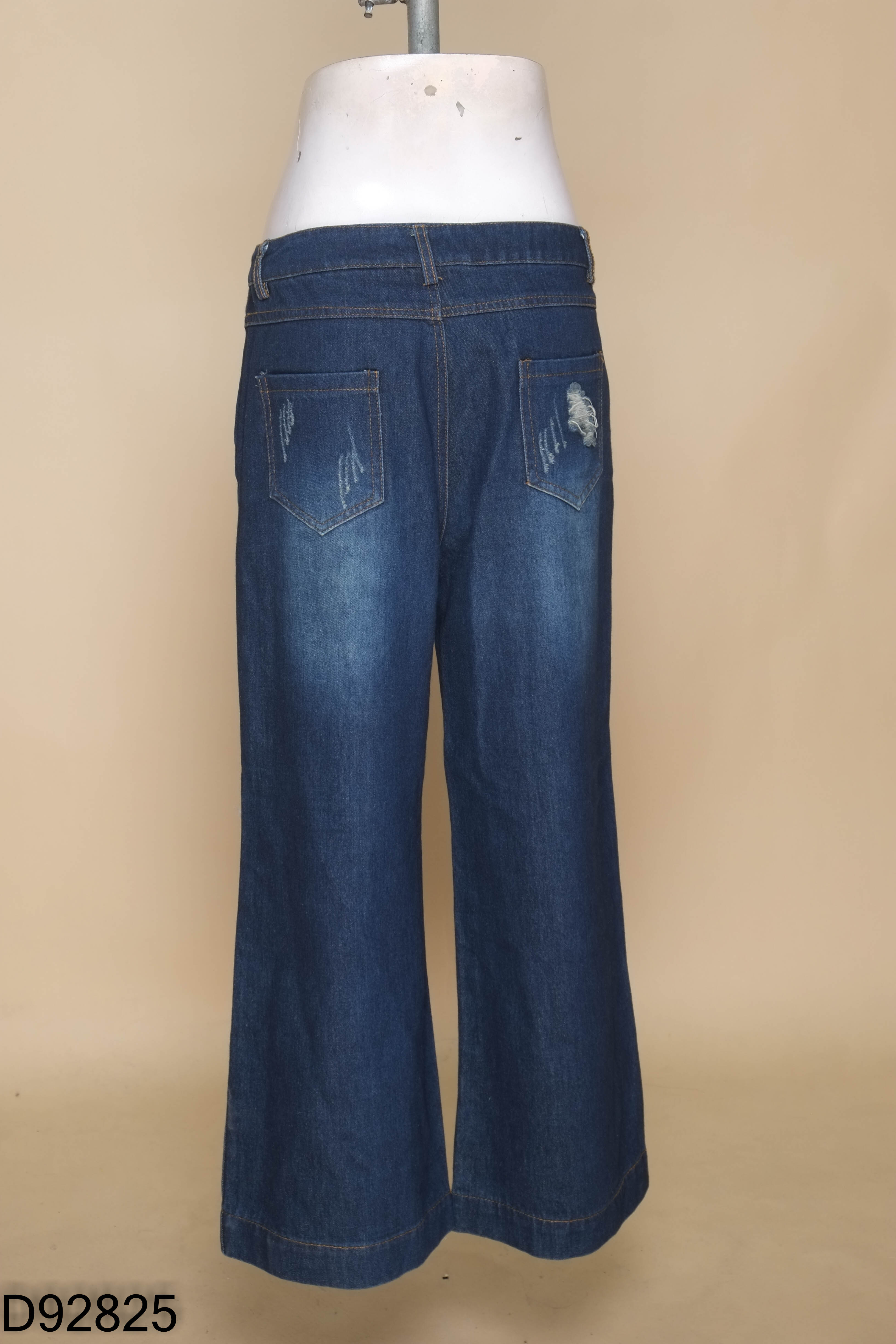 Quần jeans xanh B&G rách