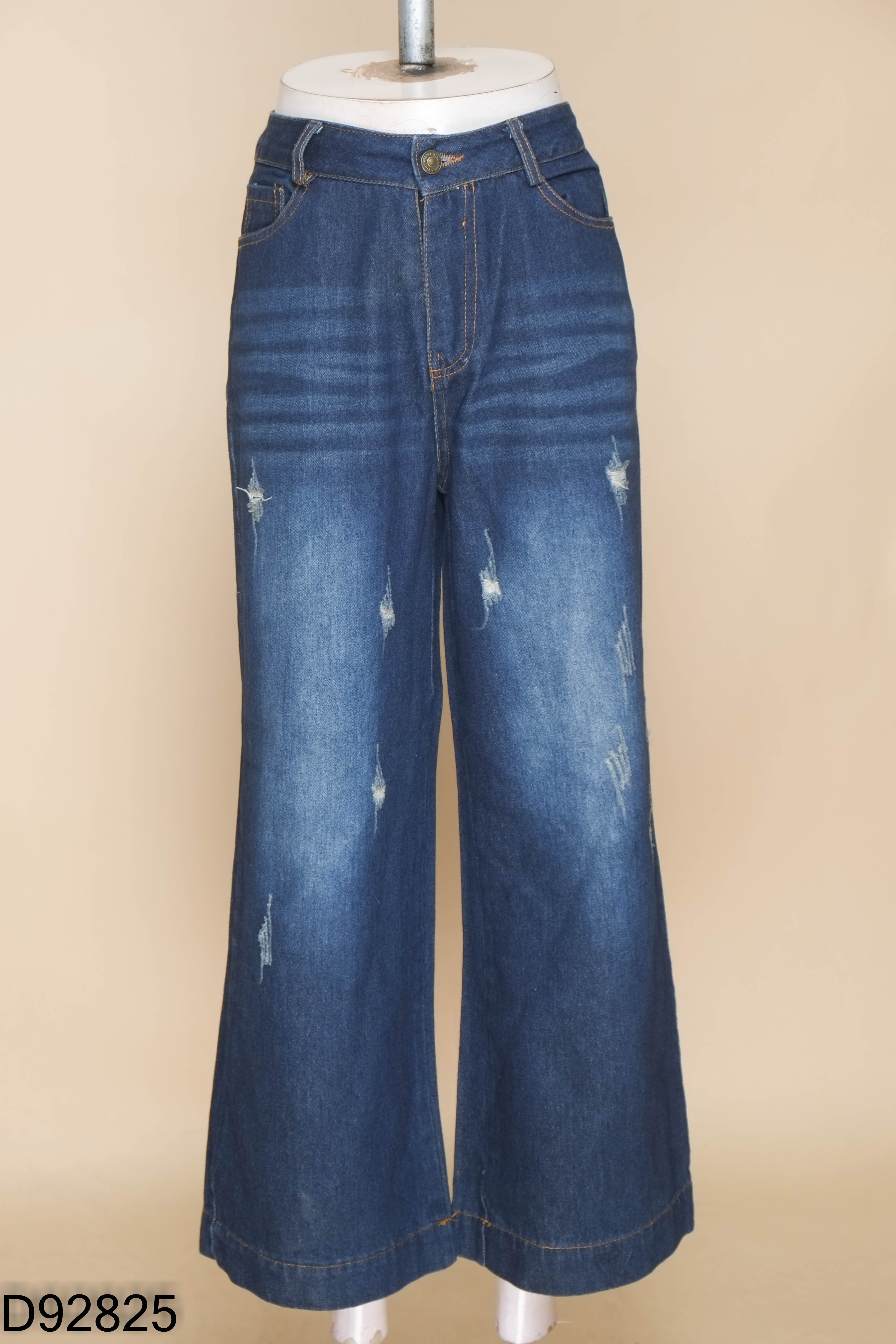 Quần jeans xanh B&G rách