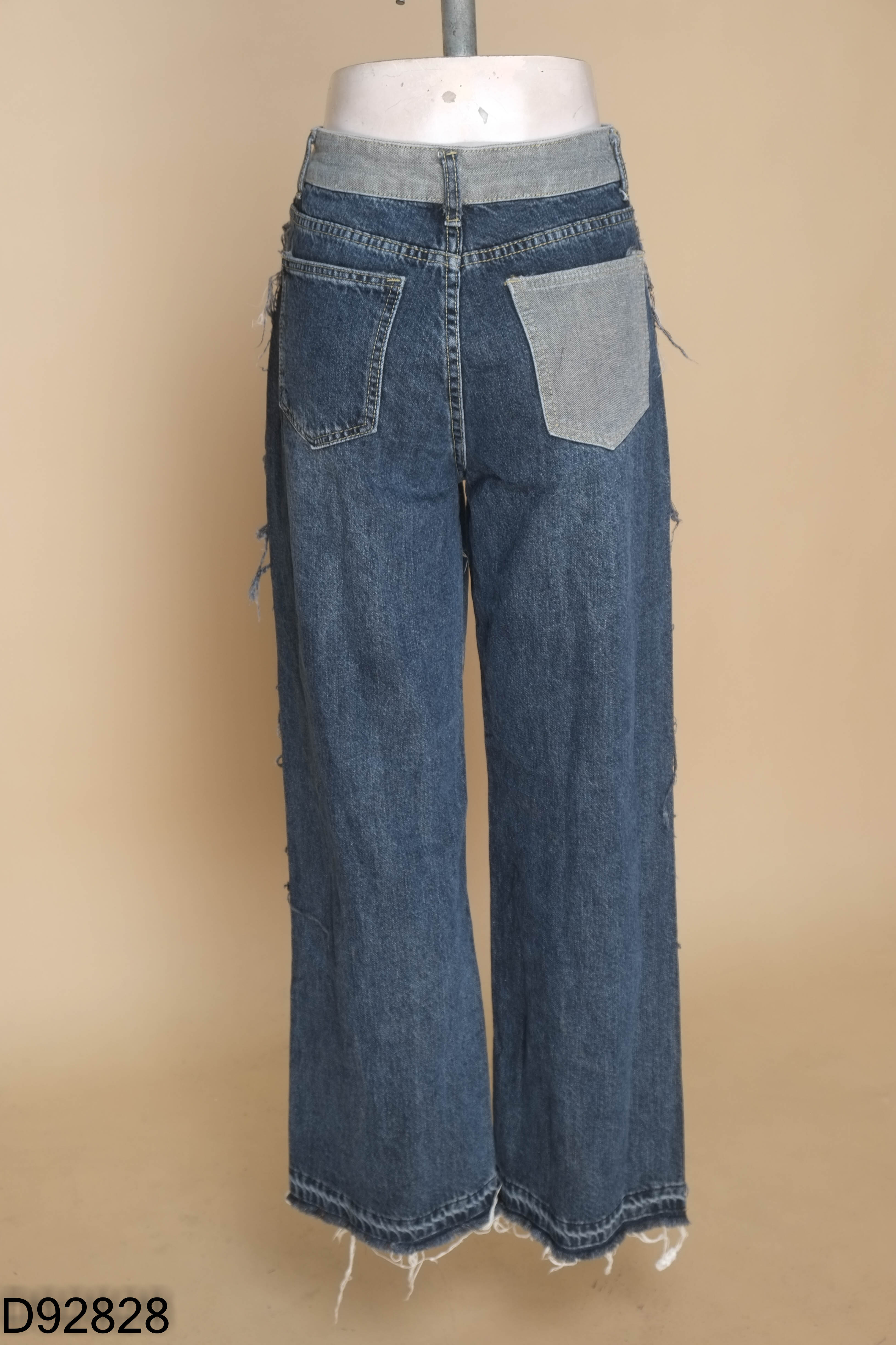 Quần jeans xanh tua rua