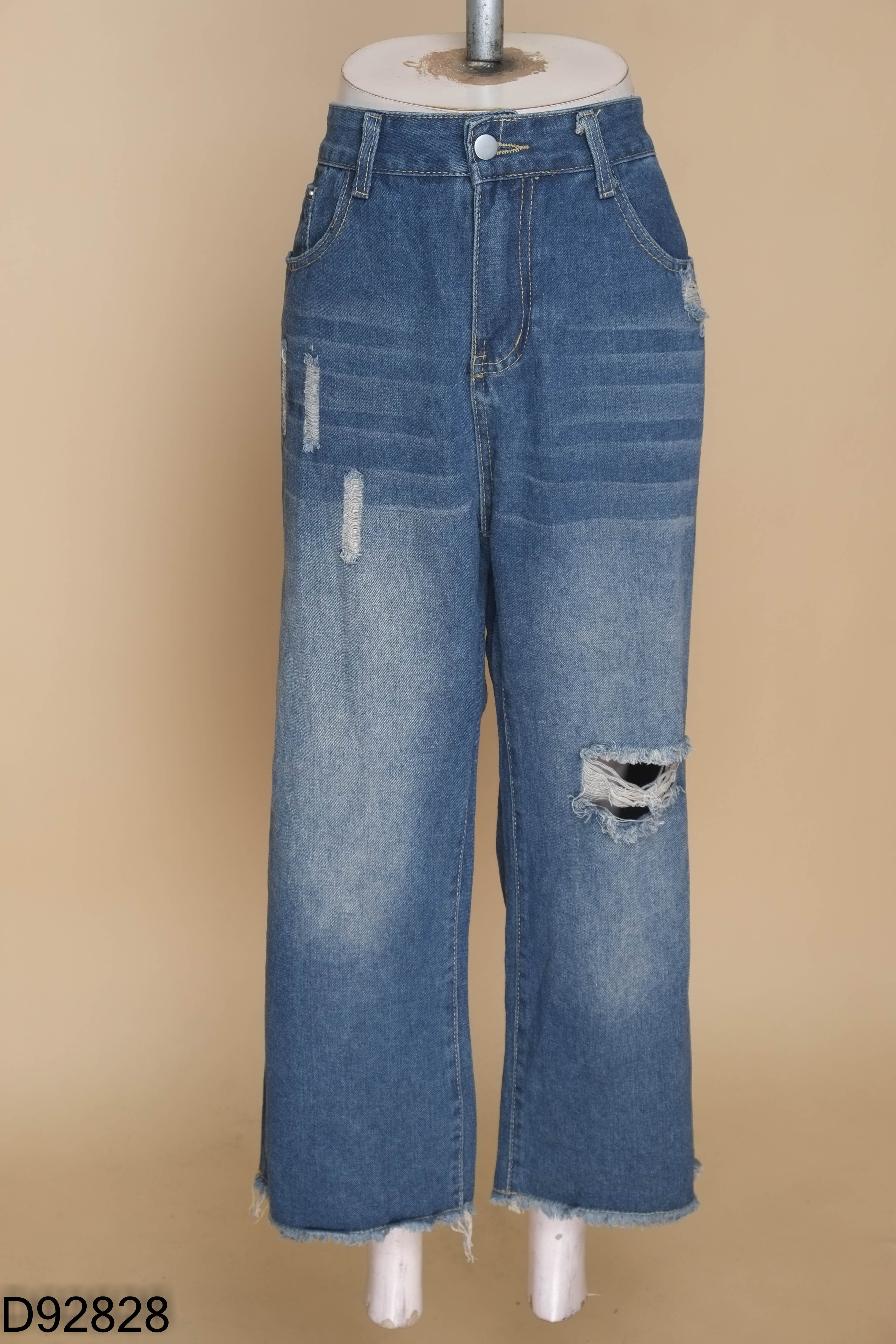 Quần jeans xanh rách