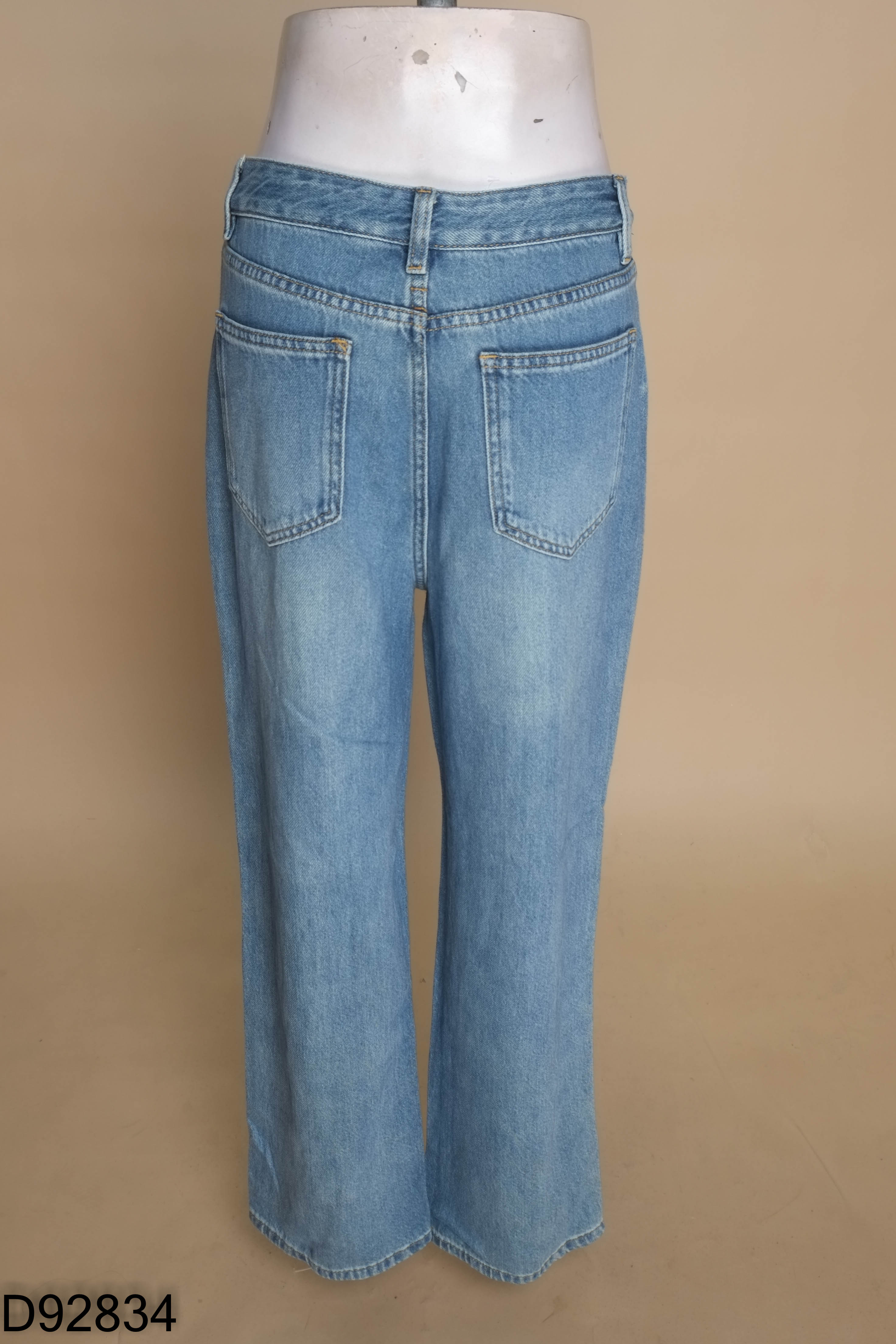Quần jeans xanh suông