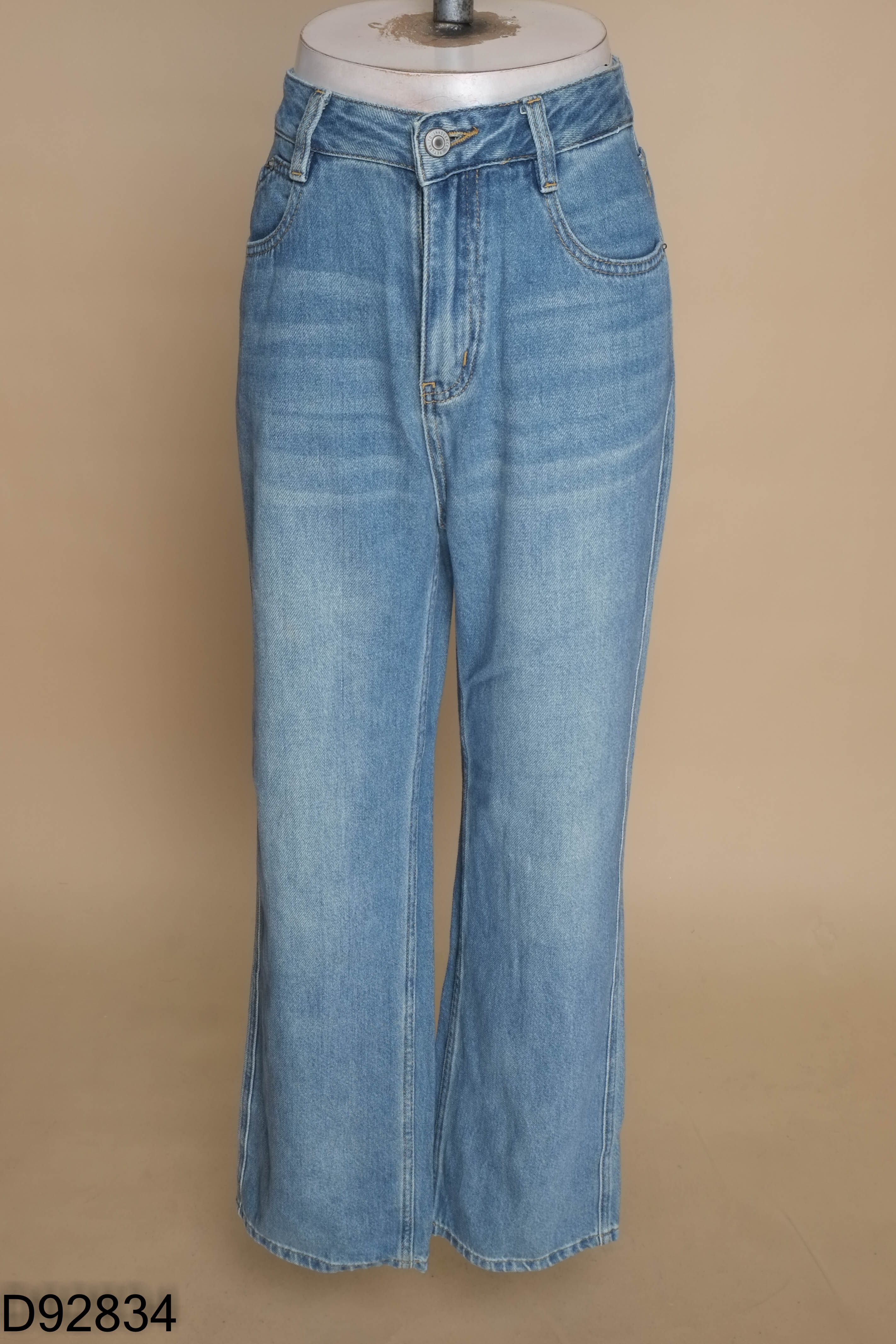 Quần jeans xanh suông