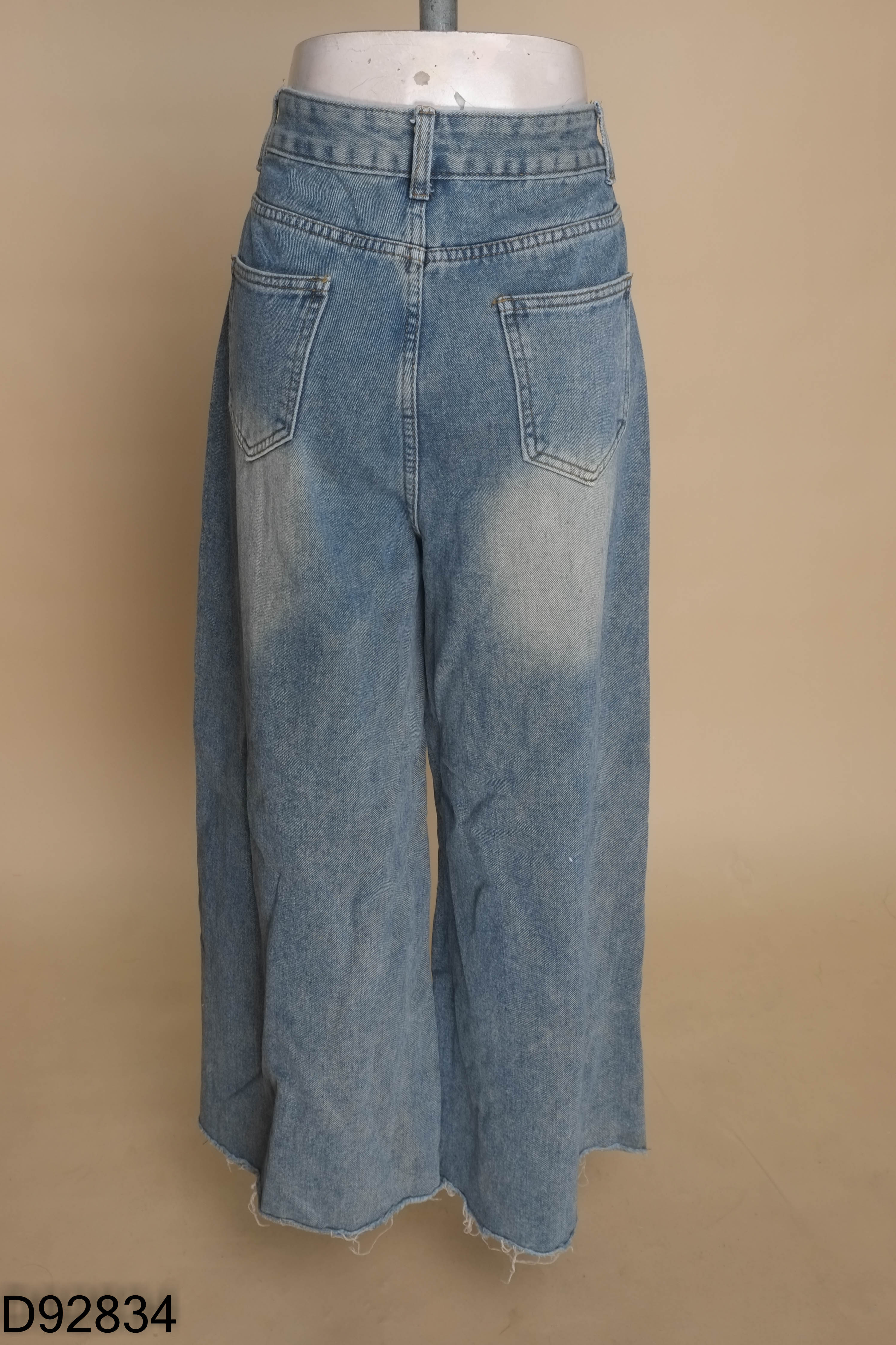 Quần jeans xanh wash ống rộng tua rua