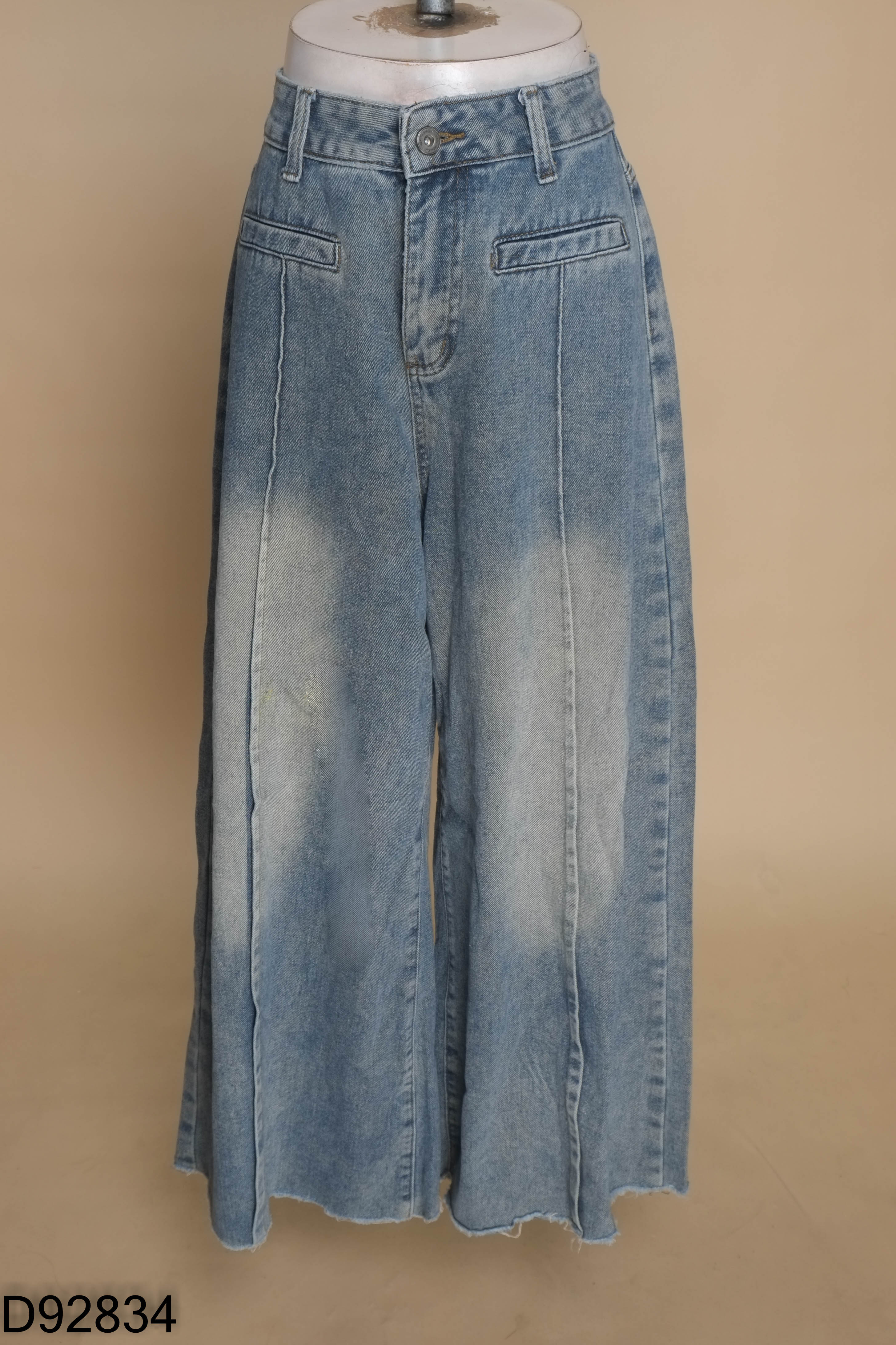Quần jeans xanh wash ống rộng tua rua