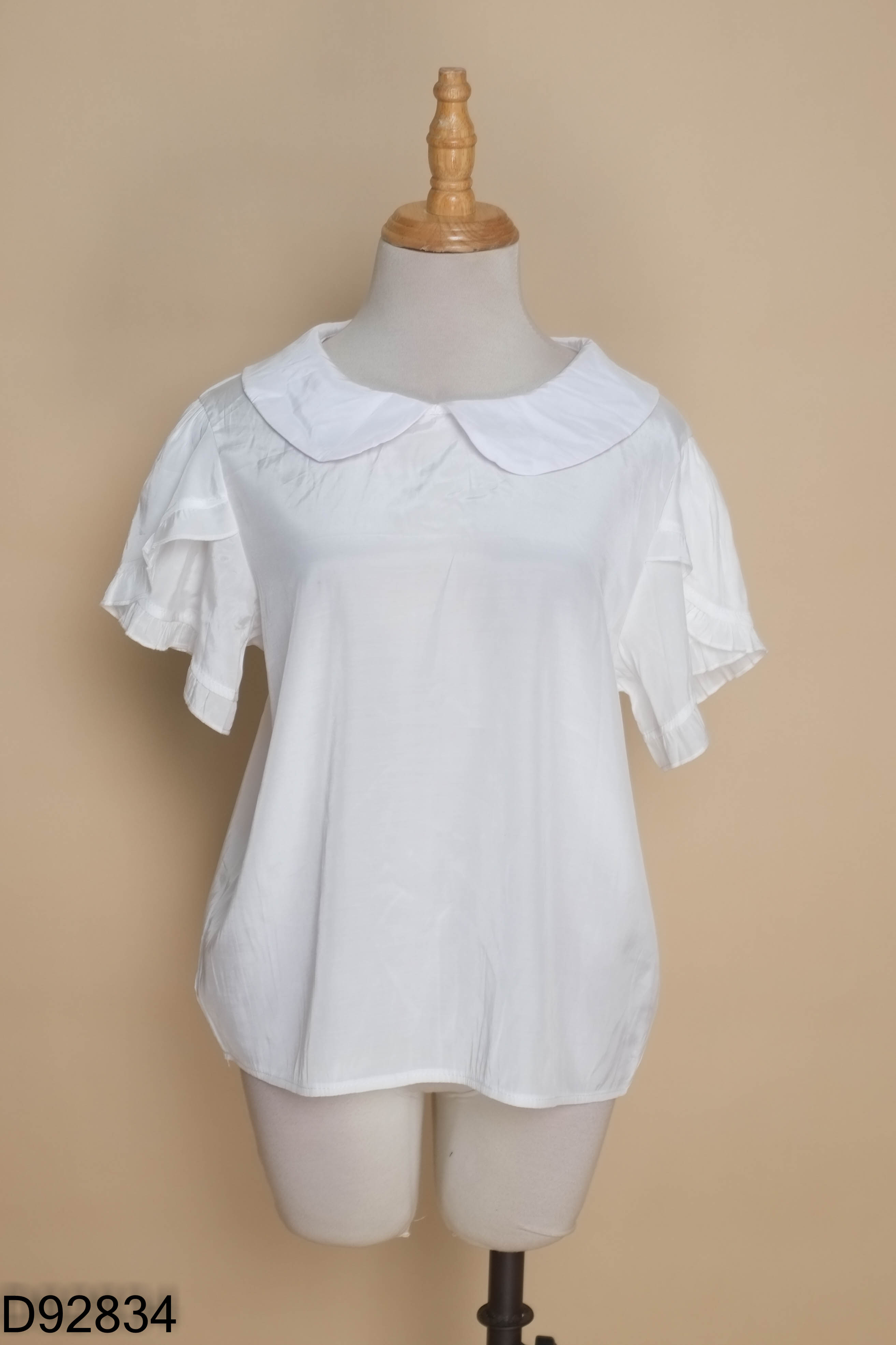 Áo trắng cổ sen tay bèo