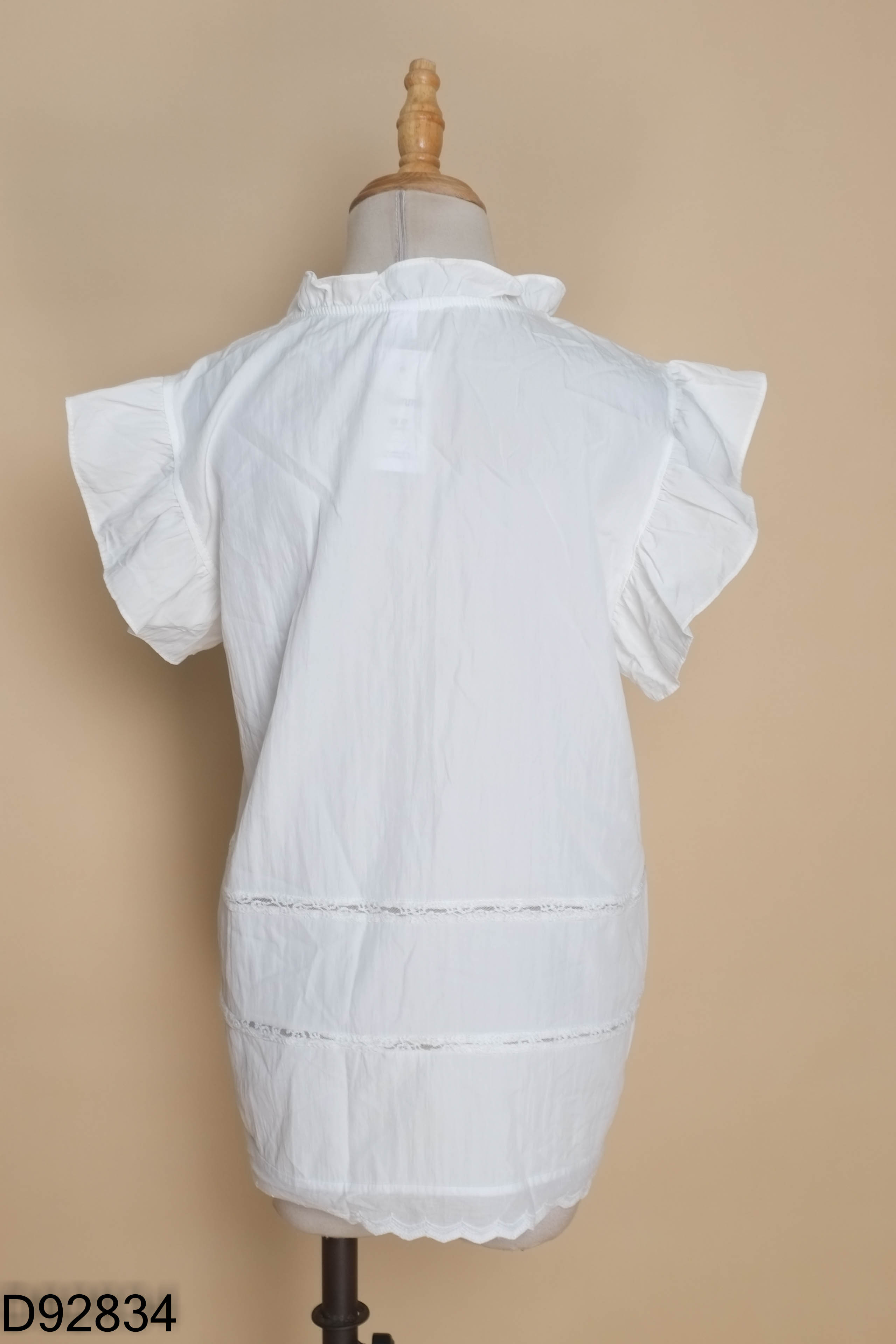 Áo trắng tay bèo xếp li