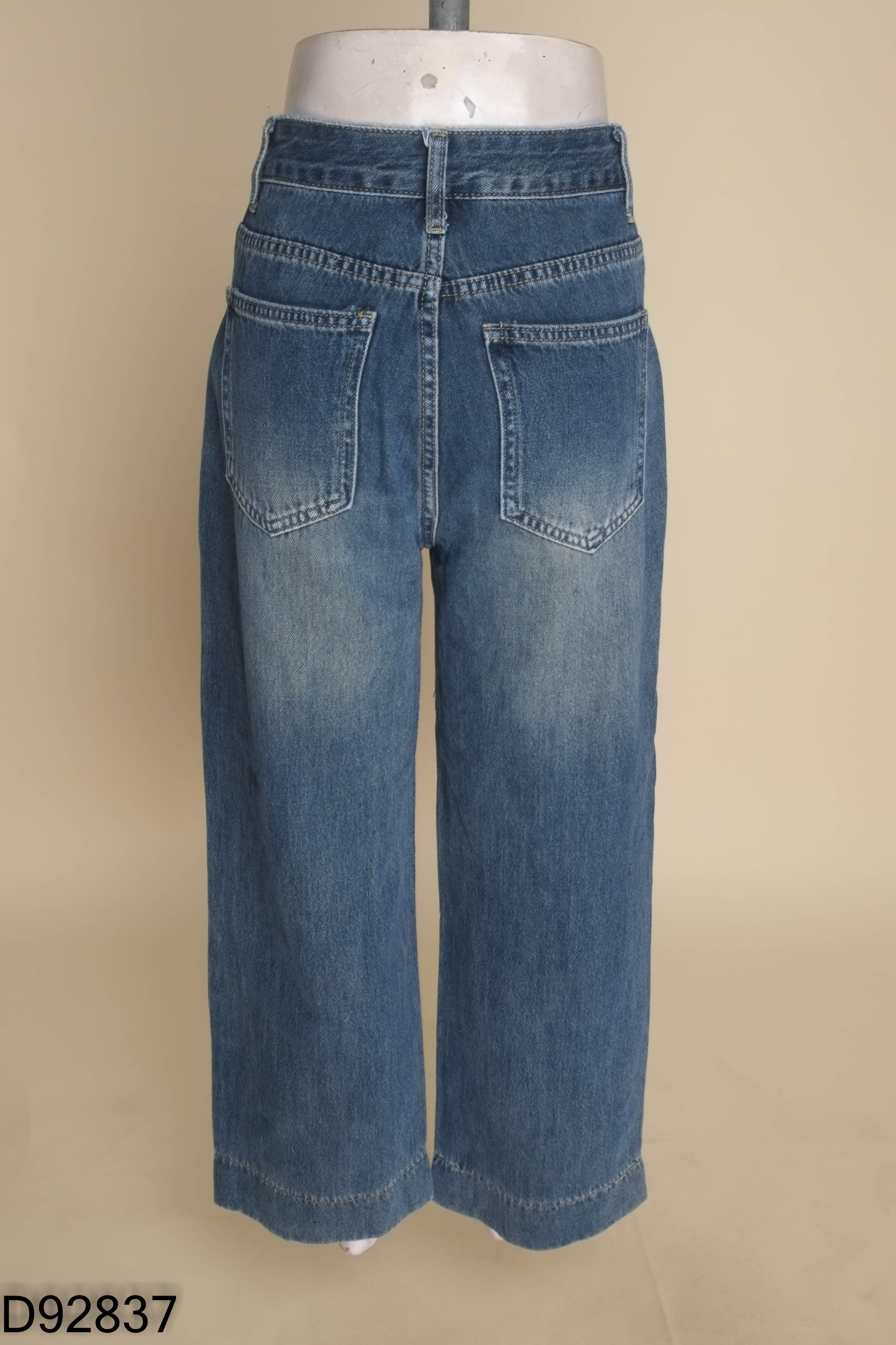 Quần jeans xanh đậm túi trước
