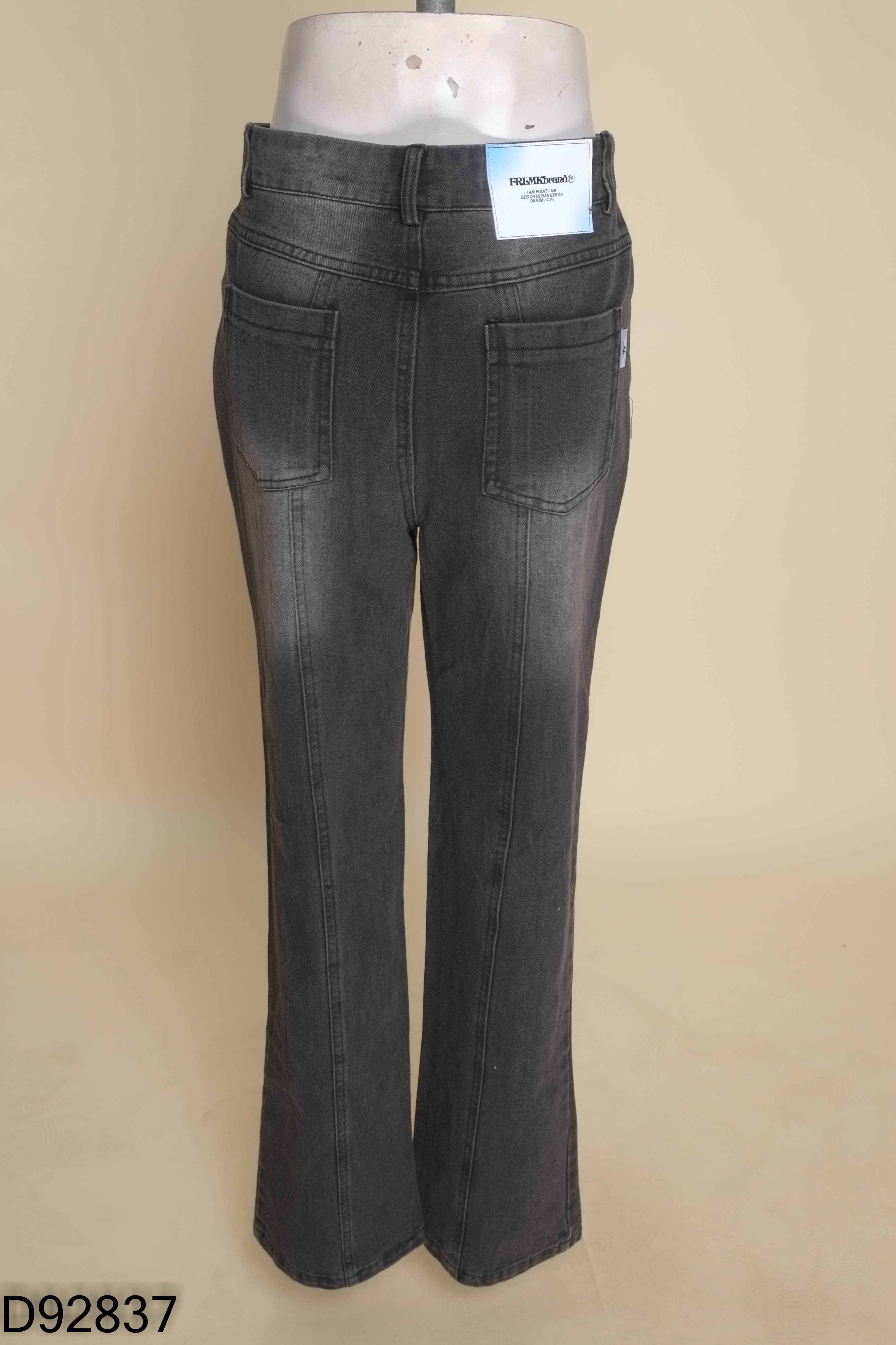 Quần jeans loe đen xẻ ống