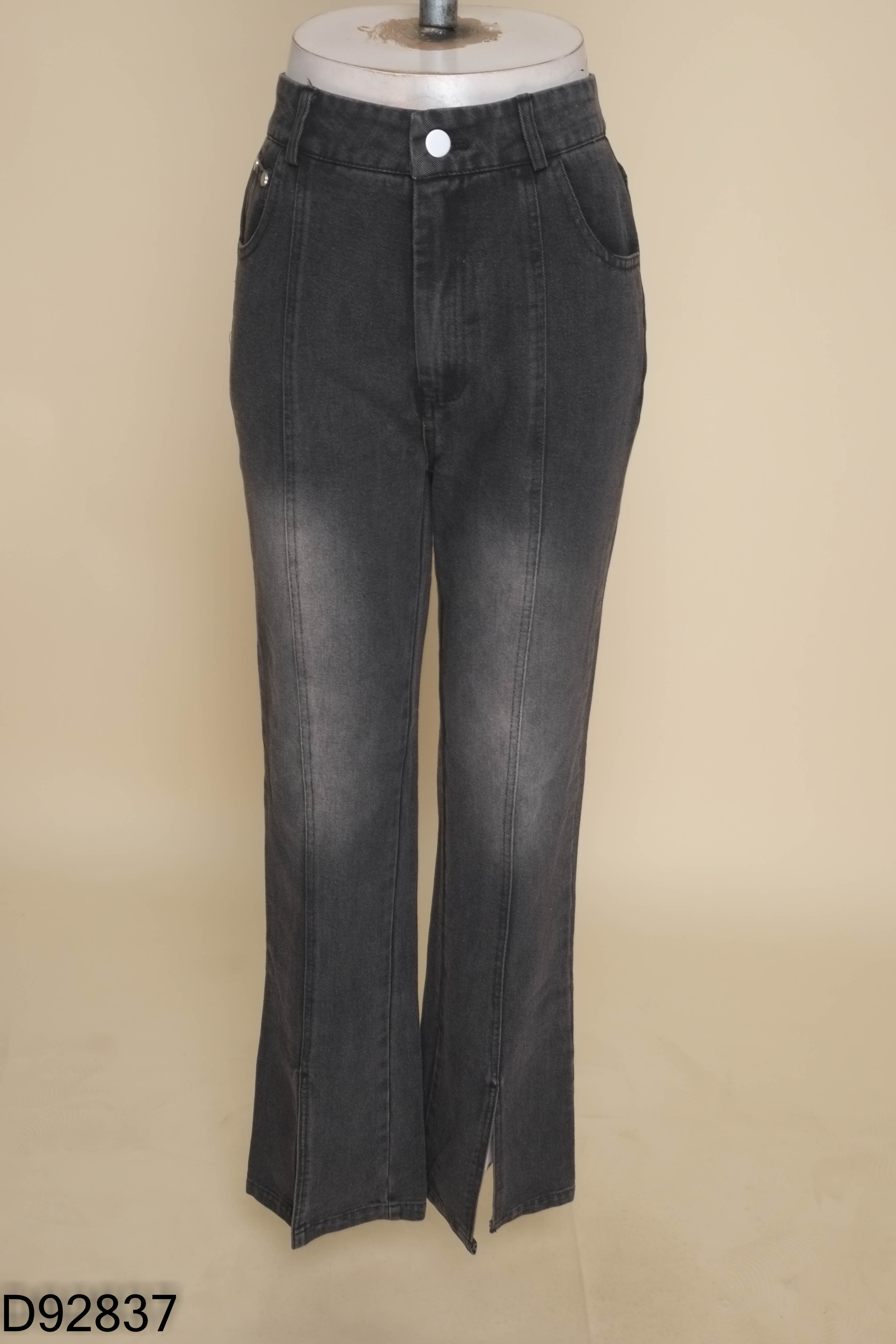 Quần jeans loe đen xẻ ống