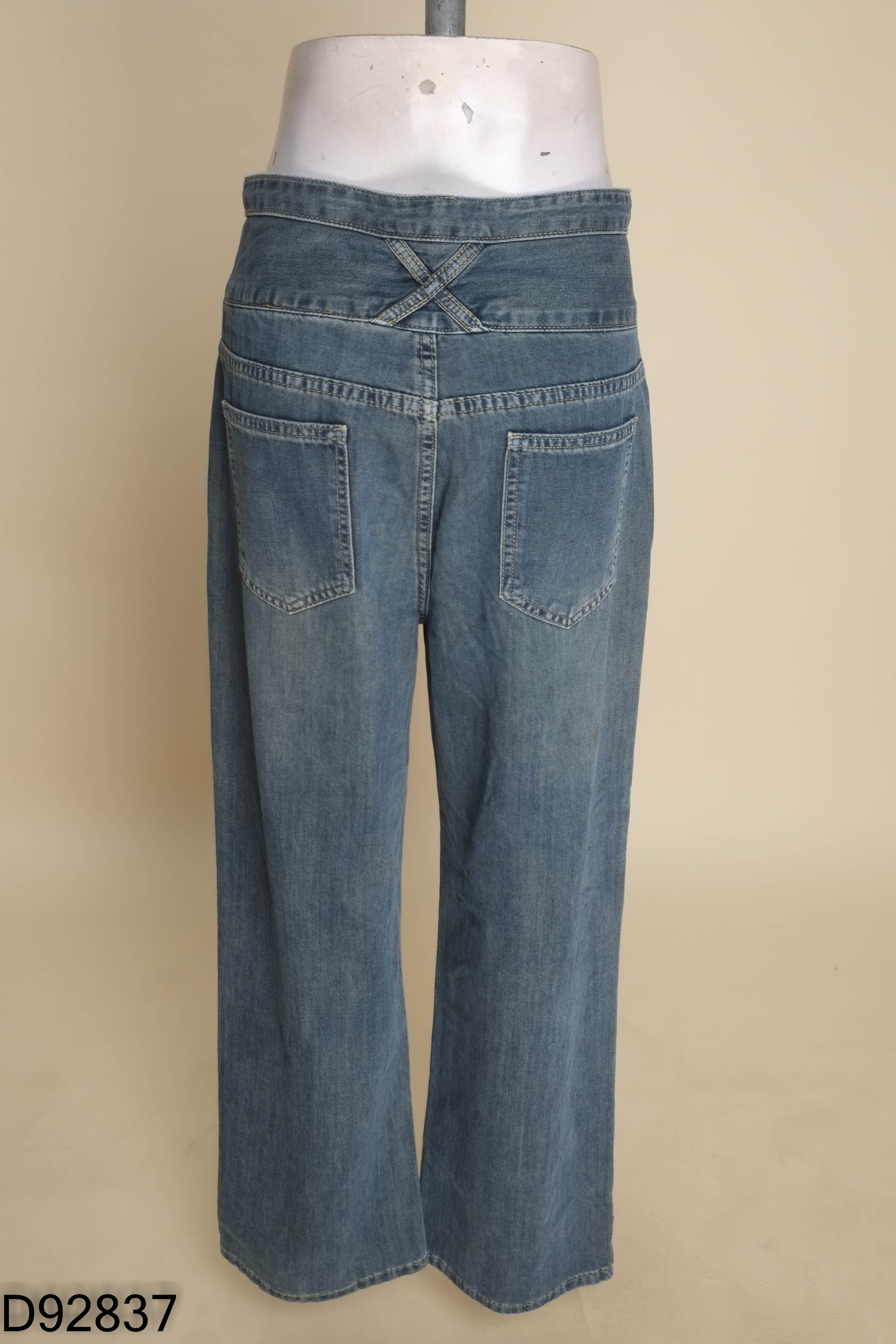 Quần jeans xanh ống đứng