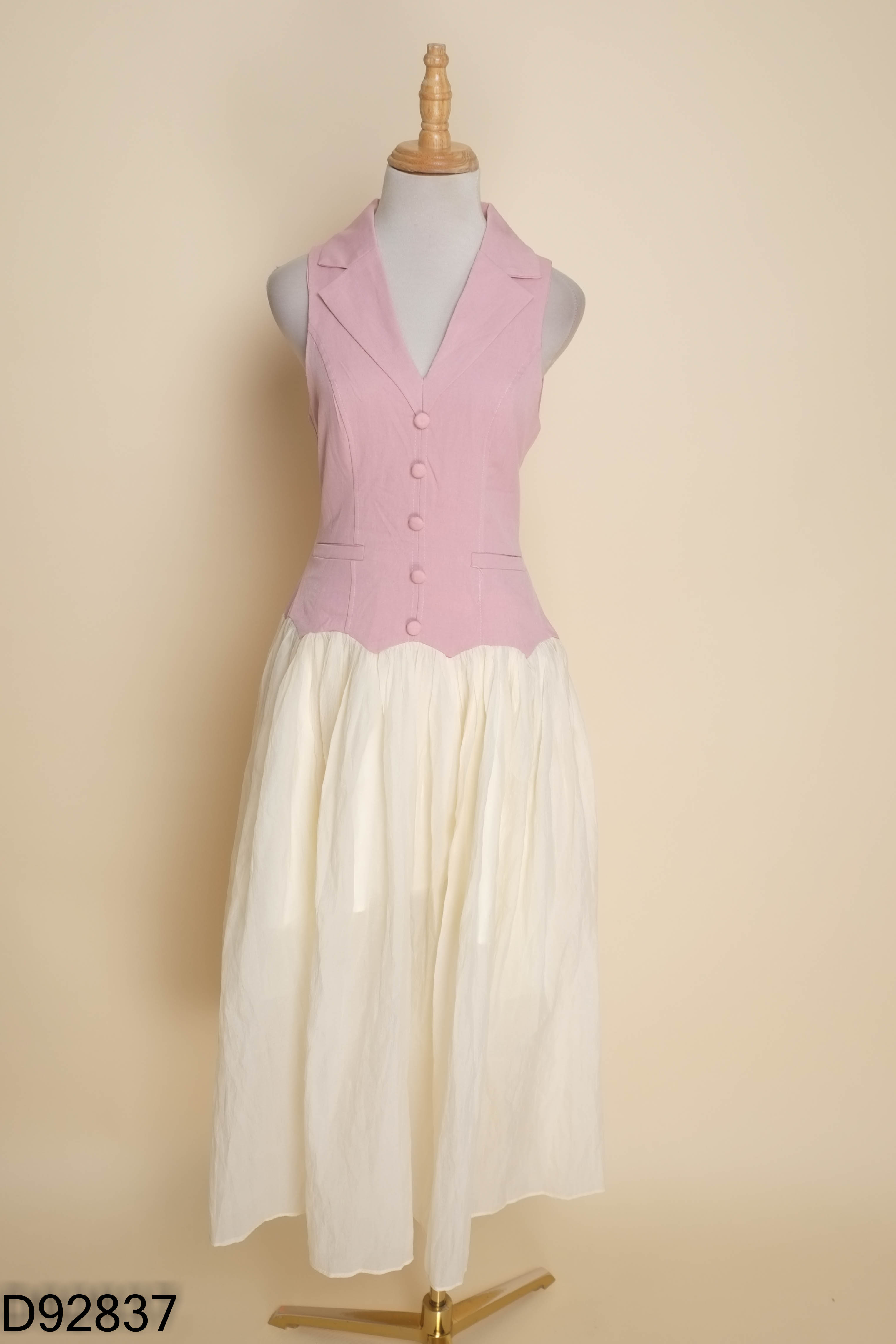 Váy hồng cổ vest sá nách mix kem