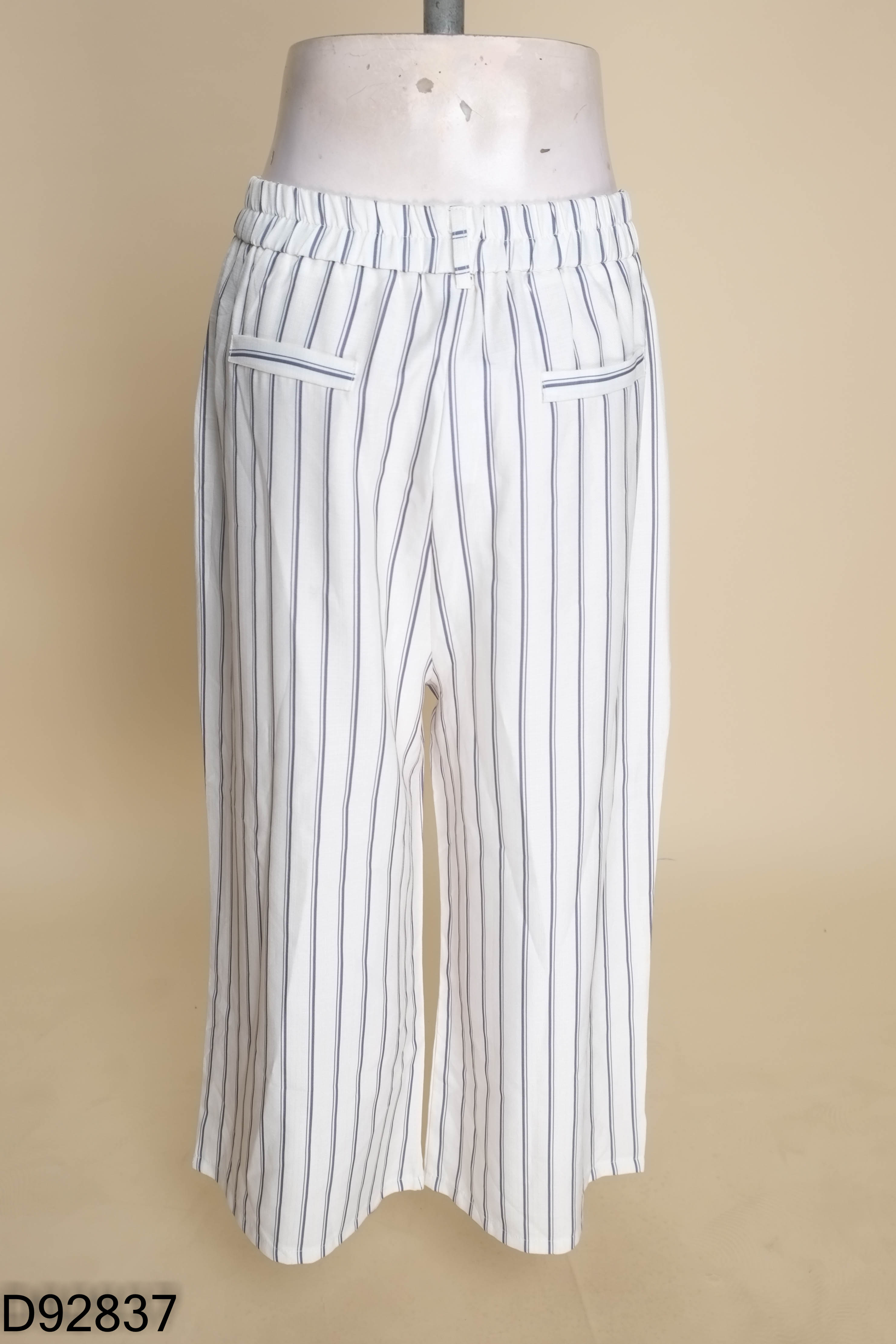 QuÂnf culottes trắng kẻ xanh