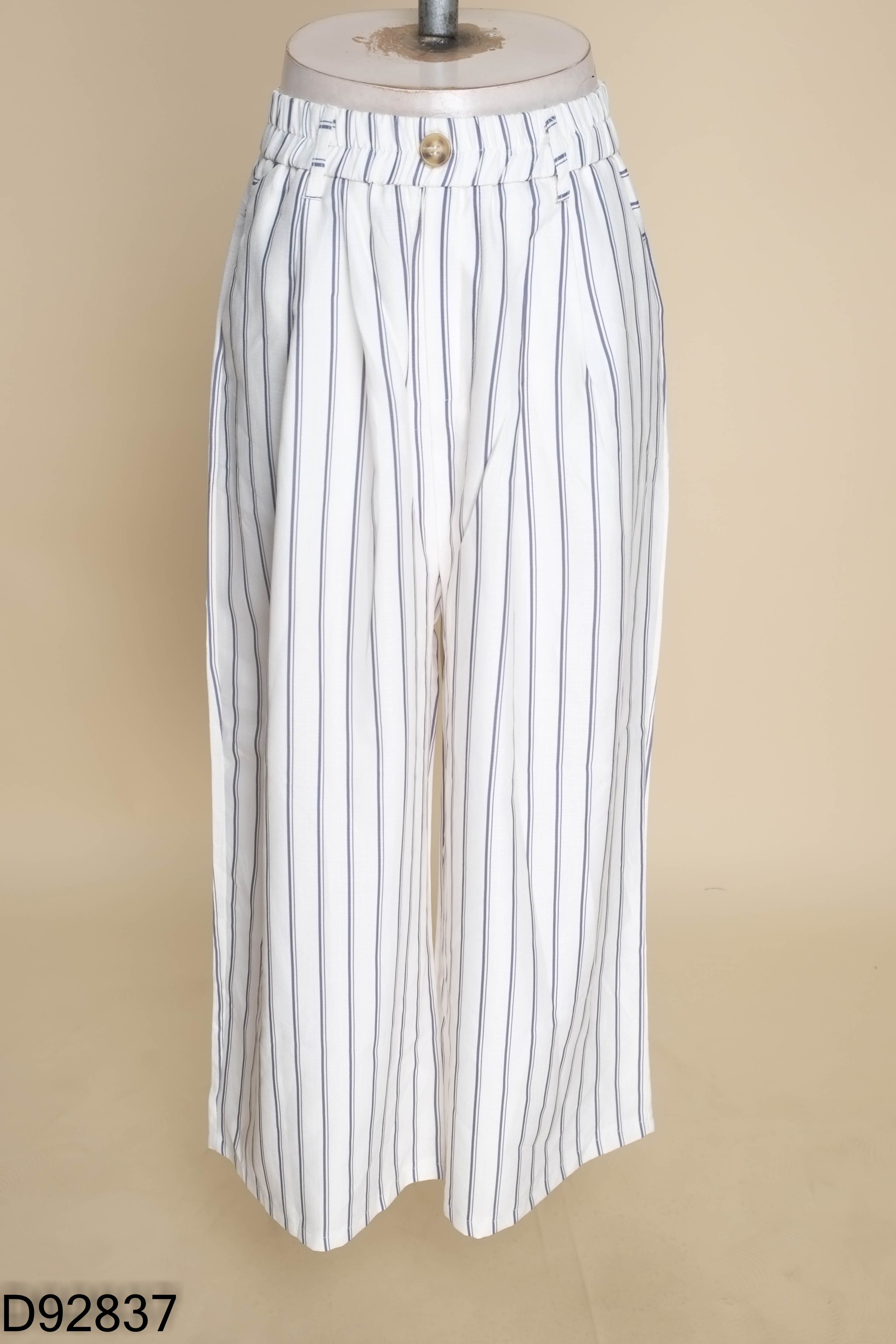 QuÂnf culottes trắng kẻ xanh