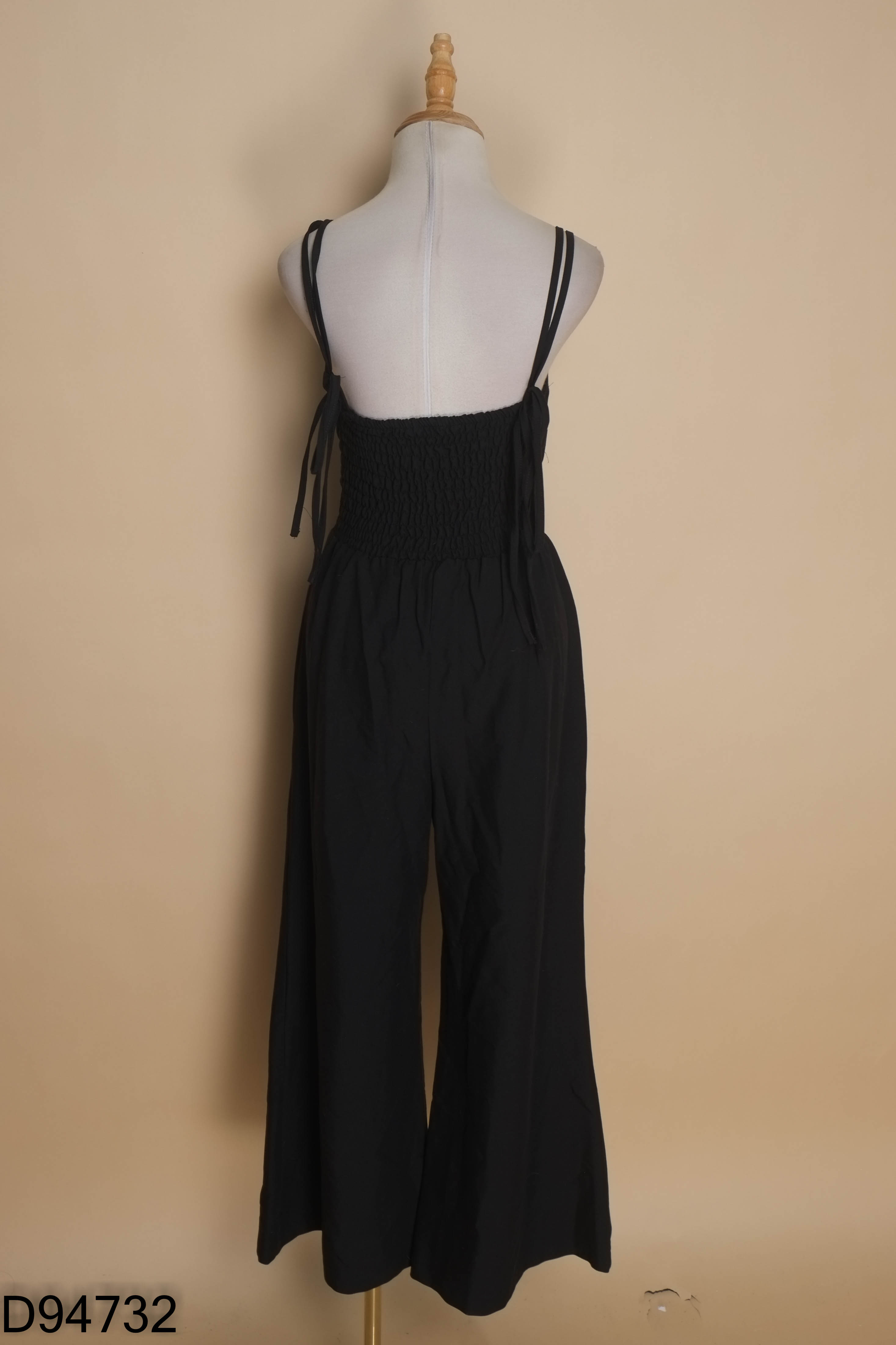 Jumpsuits hai dây đen trơn